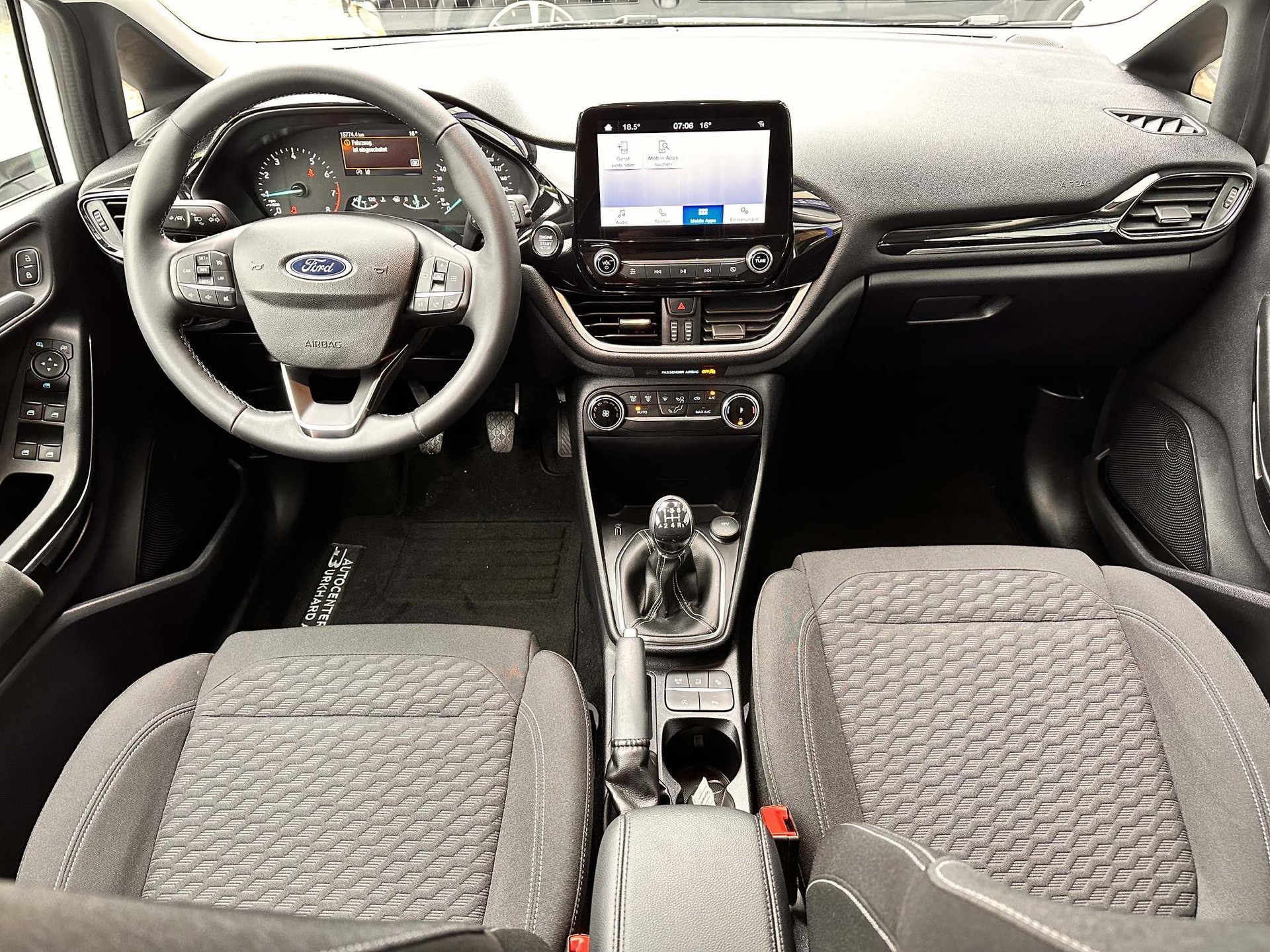 FORD Fiesta 1.1 Titanium-image-6