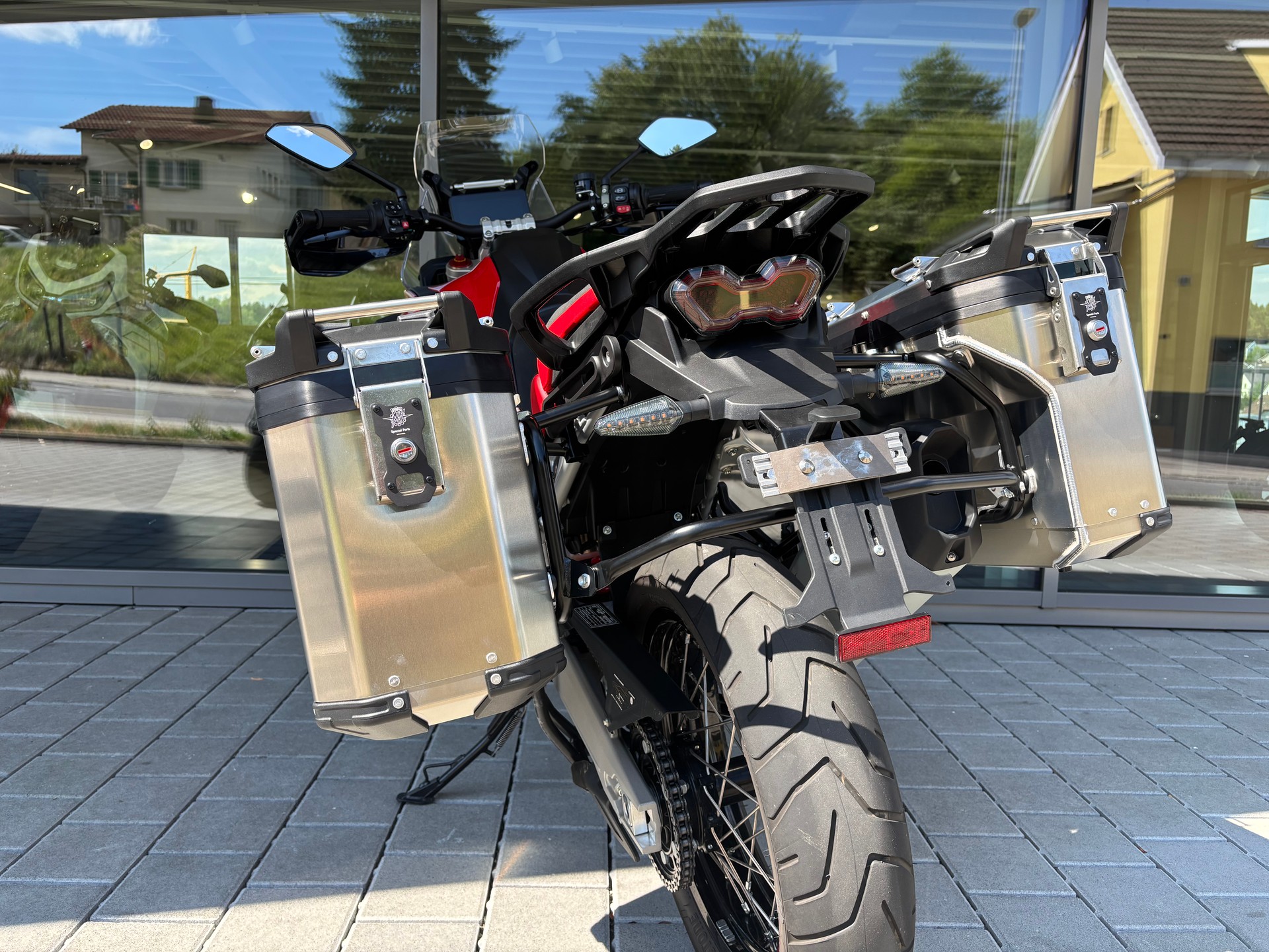 MV AGUSTA Enduro Veloce-image-4