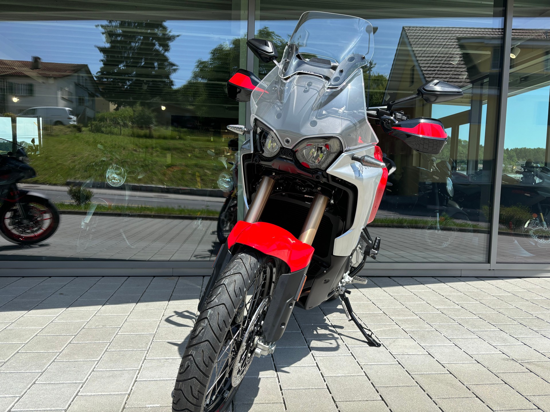 MV AGUSTA Enduro Veloce-image-2