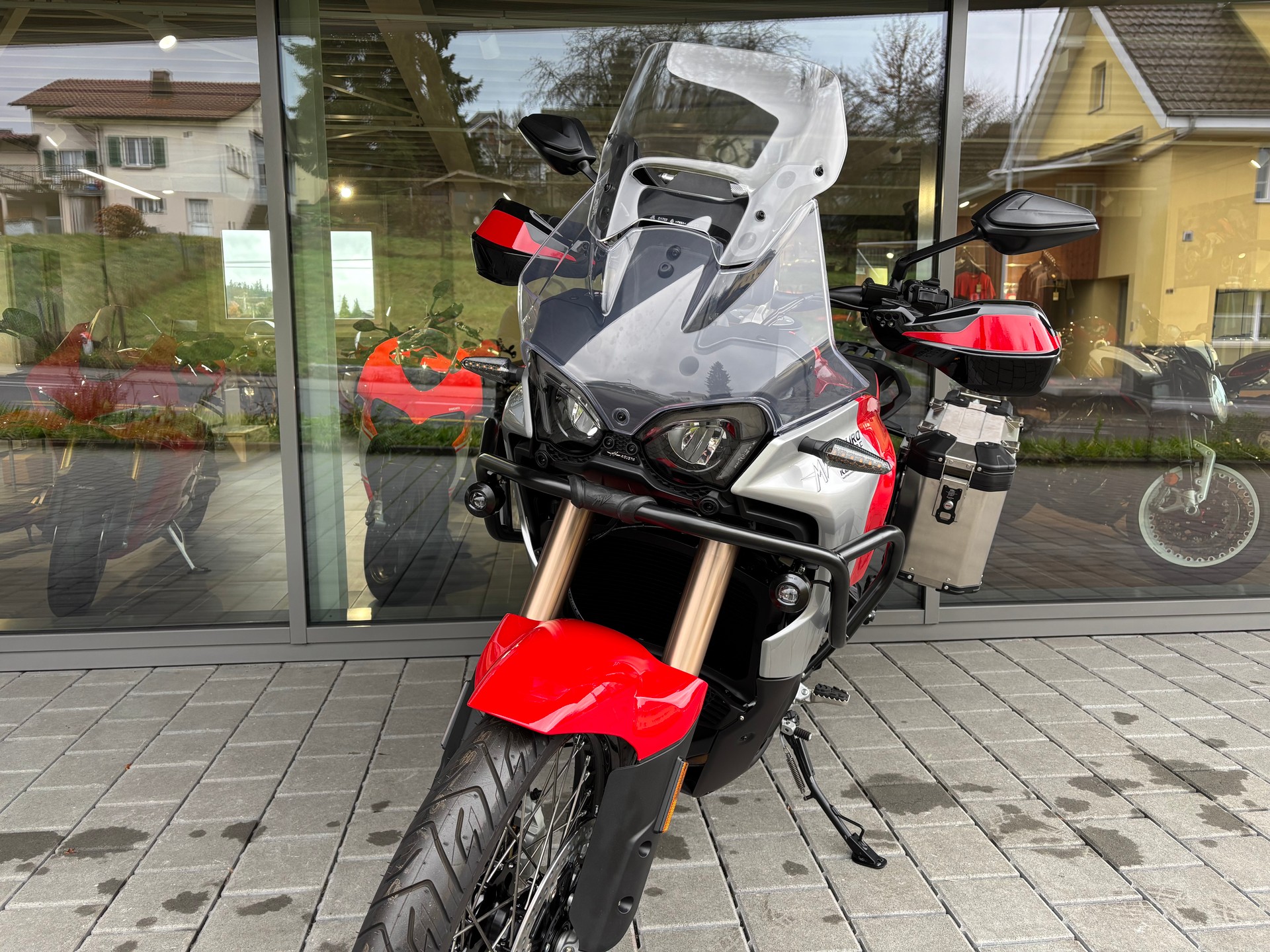 MV AGUSTA Enduro Veloce-image-2
