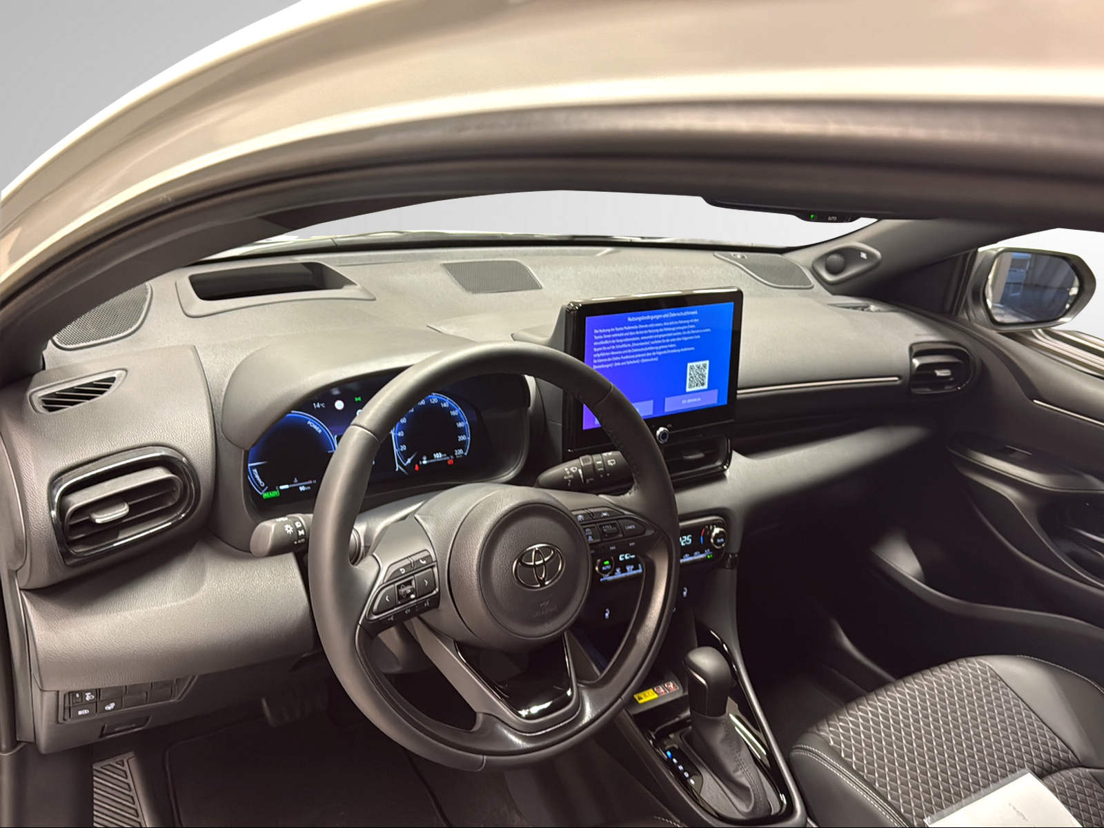 TOYOTA Yaris 1.5 Premium e-CVT-image-7