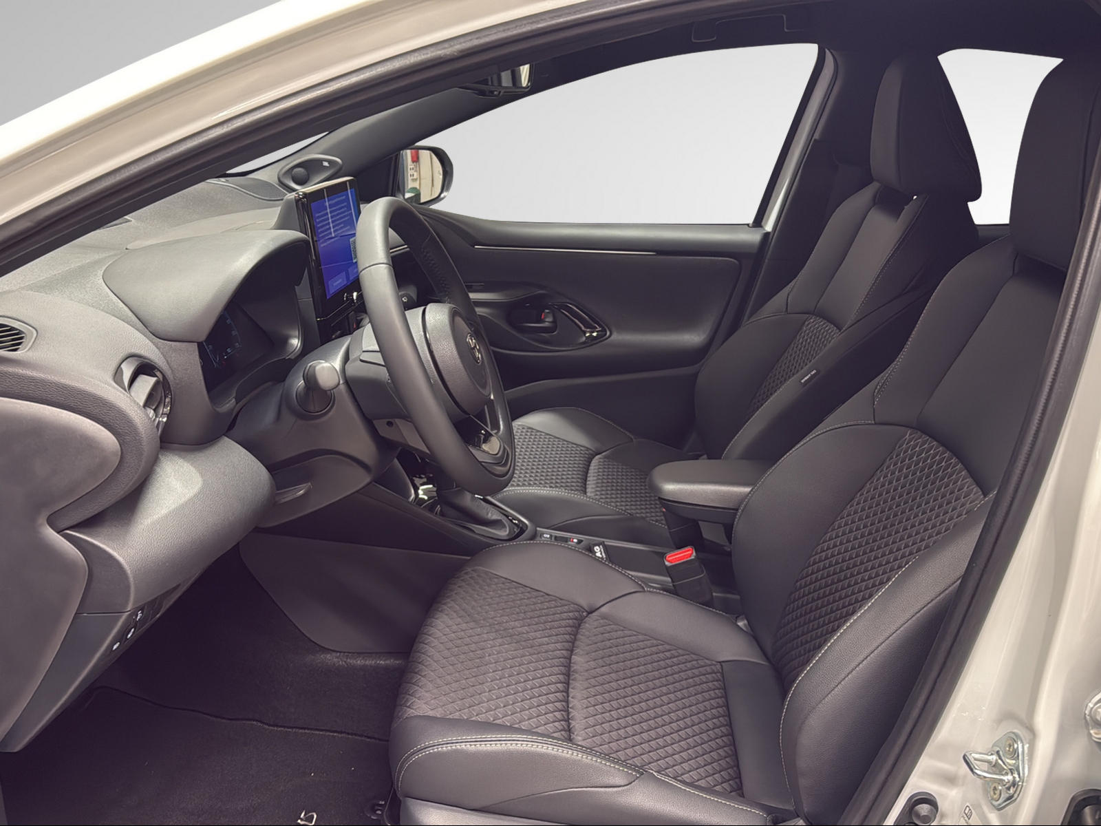 TOYOTA Yaris 1.5 Premium e-CVT-image-10