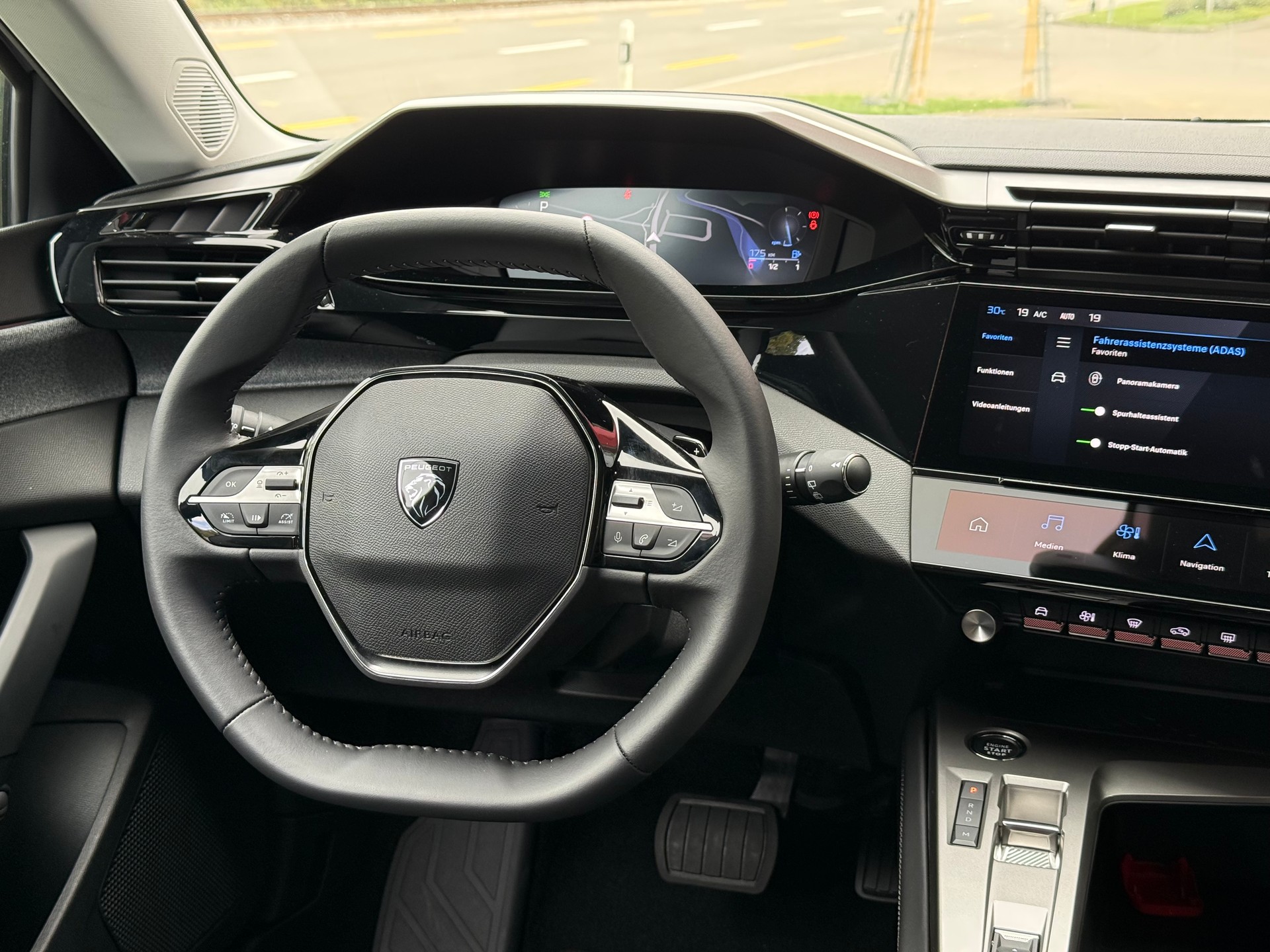 PEUGEOT 308 SW 1.2 Pure Tech Allure EAT8 LEASING AB 375.71 CHF / MONAT-image-6