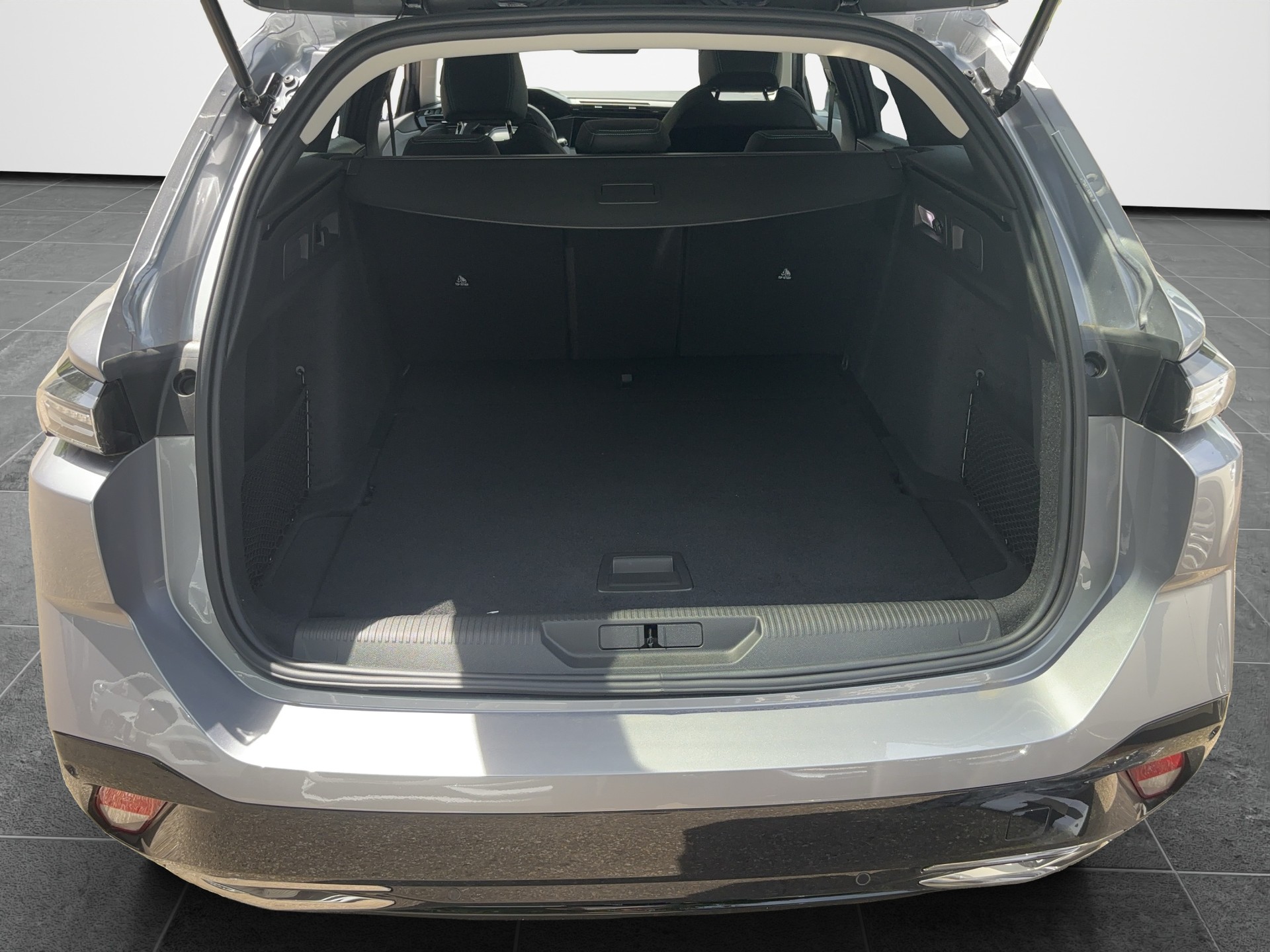 PEUGEOT 308 SW 1.2 Pure Tech Allure EAT8 LEASING AB 375.71 CHF / MONAT-image-12