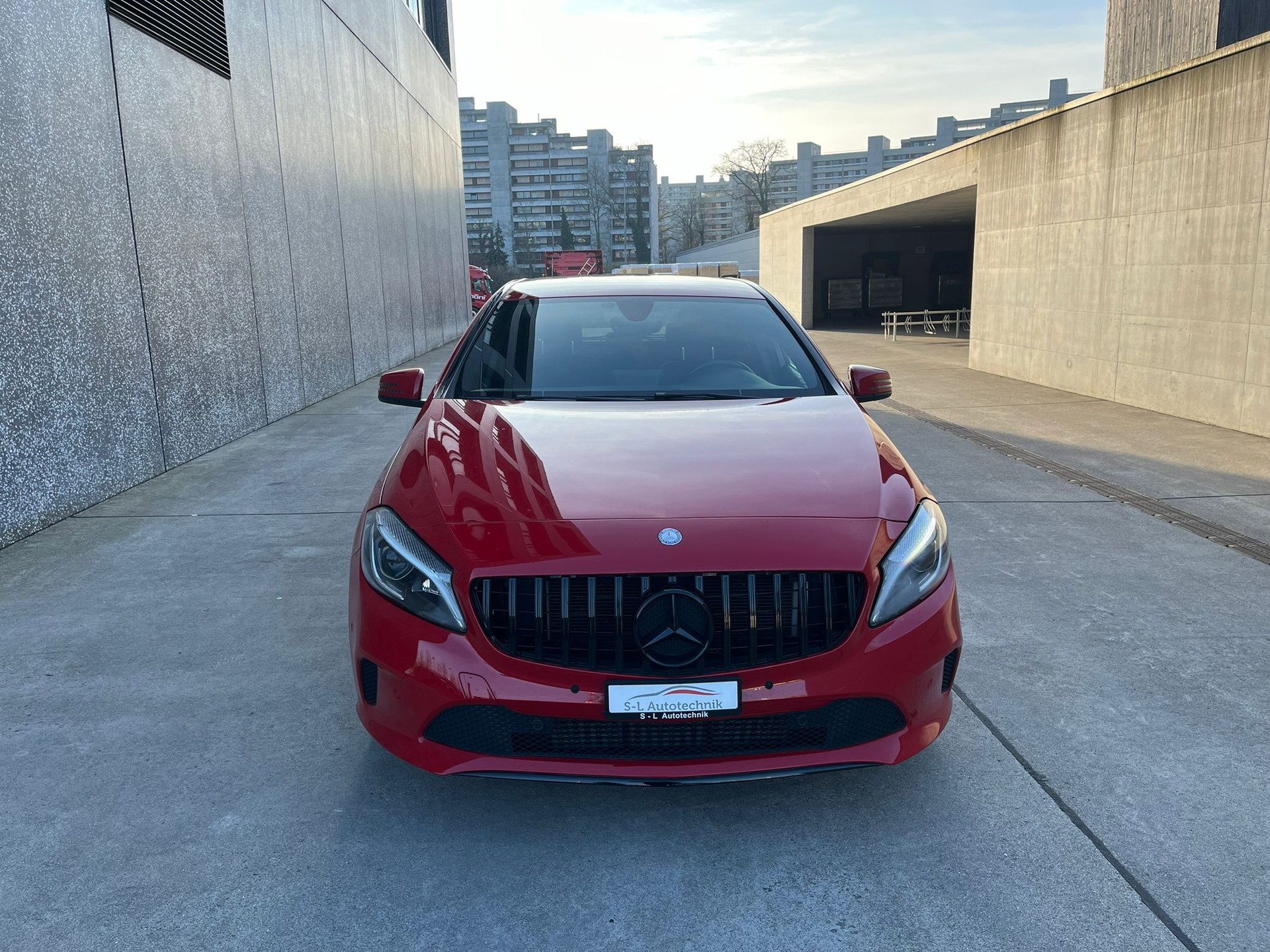 MERCEDES-BENZ A 180 Night Star-showroom-element-1