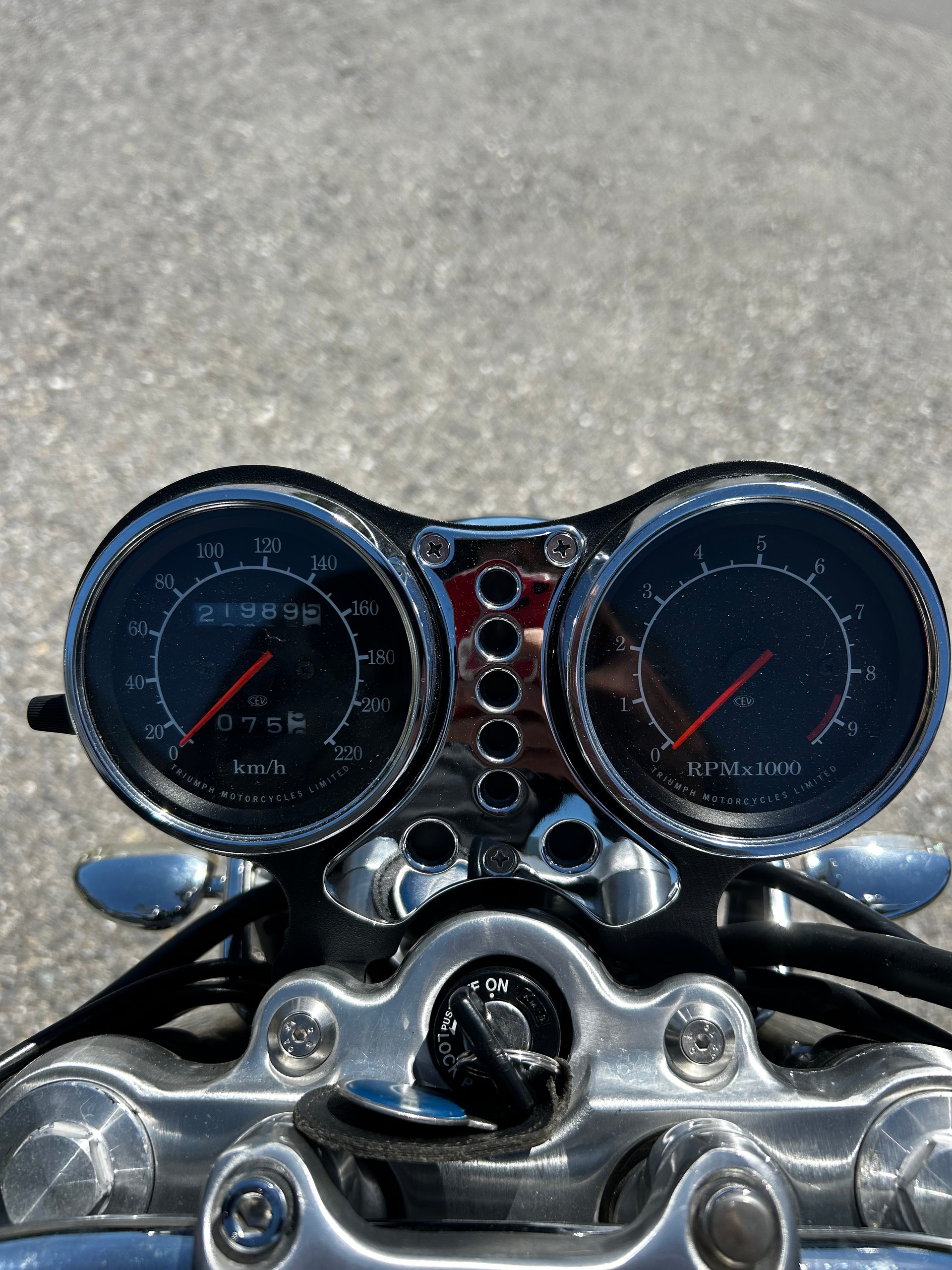 TRIUMPH Thunderbird 900-image-8