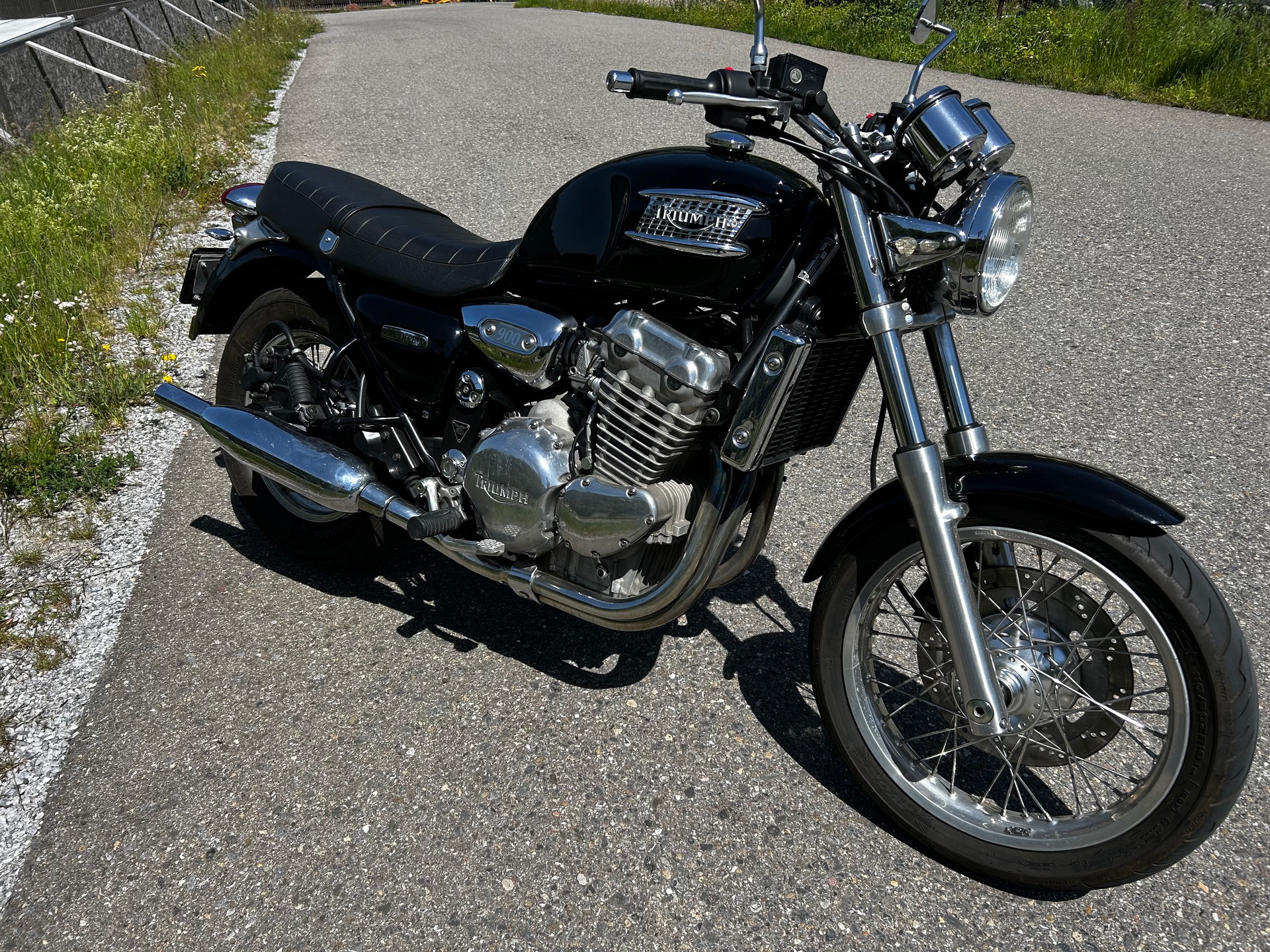 TRIUMPH Thunderbird 900