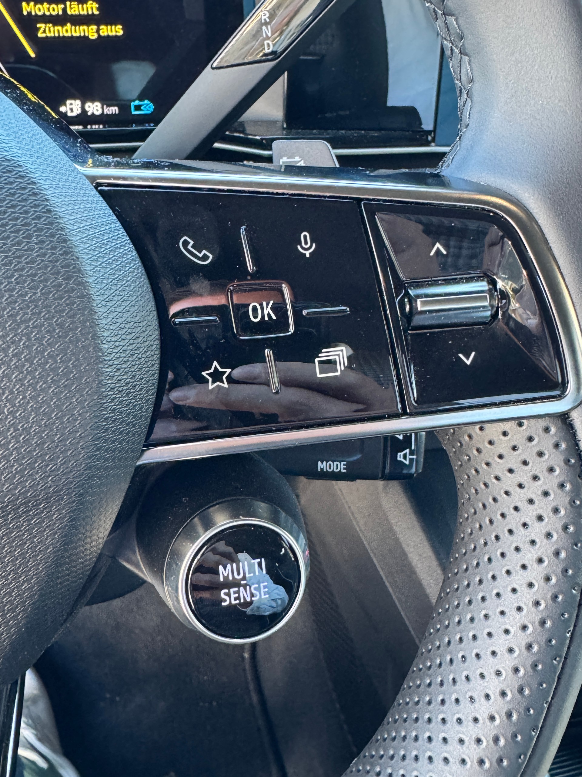 RENAULT R4 E-Tech Comfort Range 52 kWh Iconic-image-17
