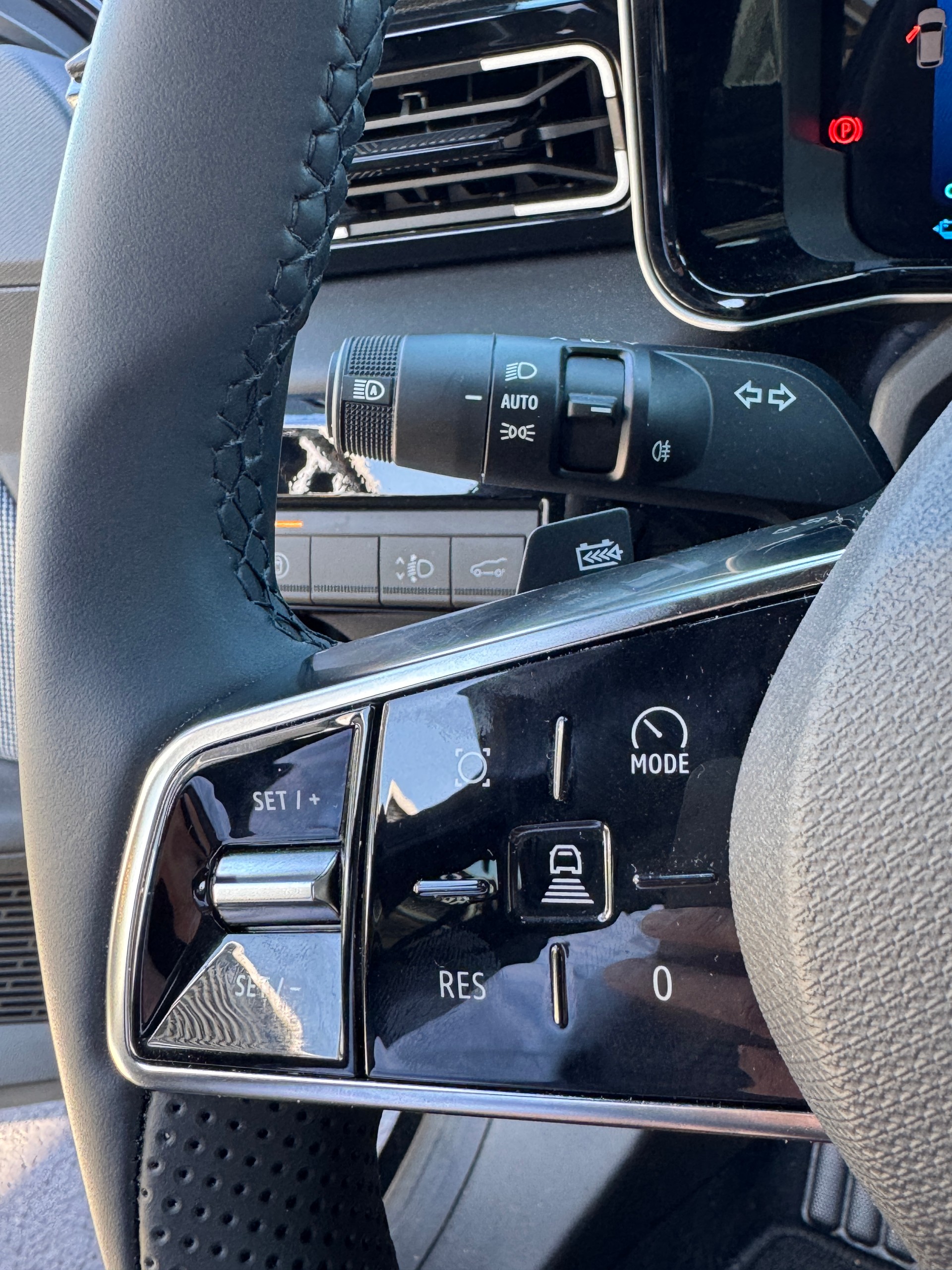 RENAULT R4 E-Tech Comfort Range 52 kWh Iconic-image-16