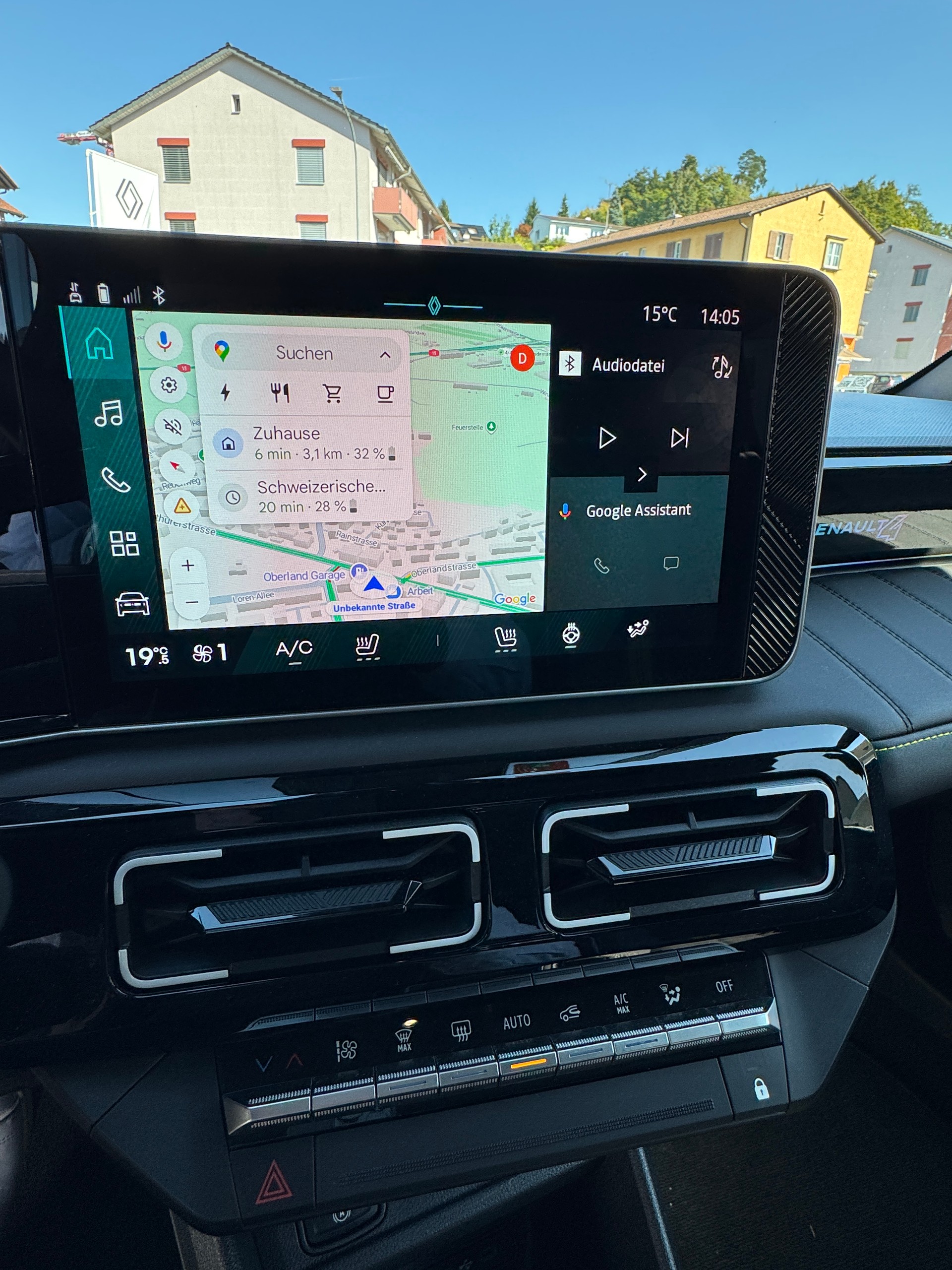 RENAULT R4 E-Tech Comfort Range 52 kWh Iconic-image-10