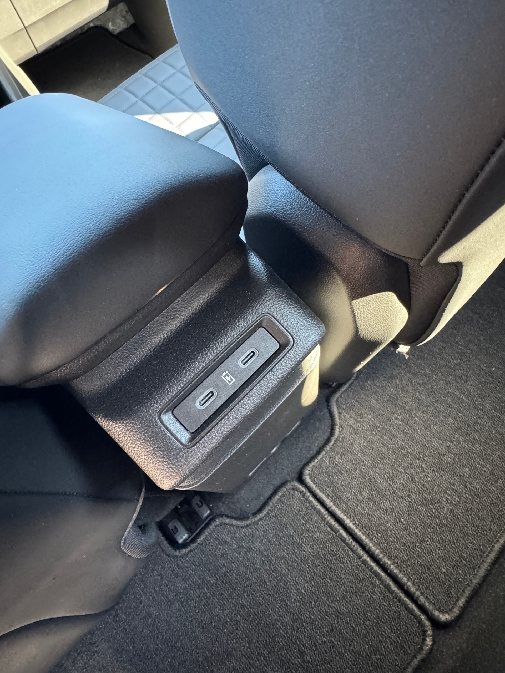 RENAULT R4 E-Tech Comfort Range 52 kWh Iconic-image-6