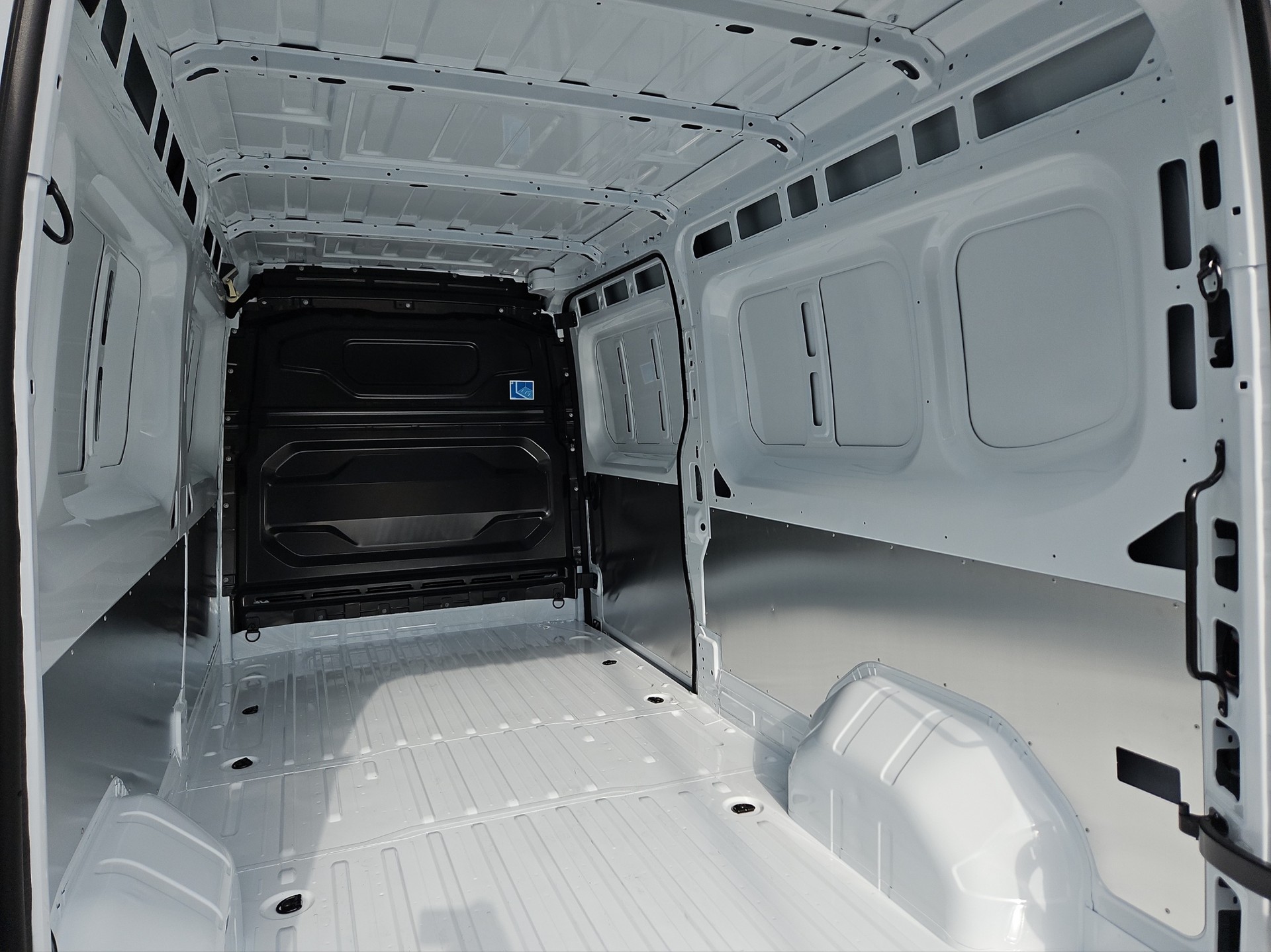 NISSAN Interstar 150 L3H2 N-Connecta Schaltgetriebe Manuell-image-21