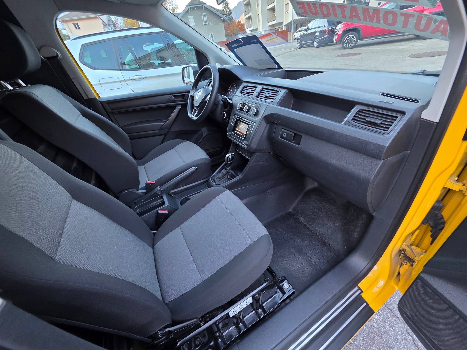 VW Caddy 2.0TDI 4Motion BlueMotion Technology DSG-image-9