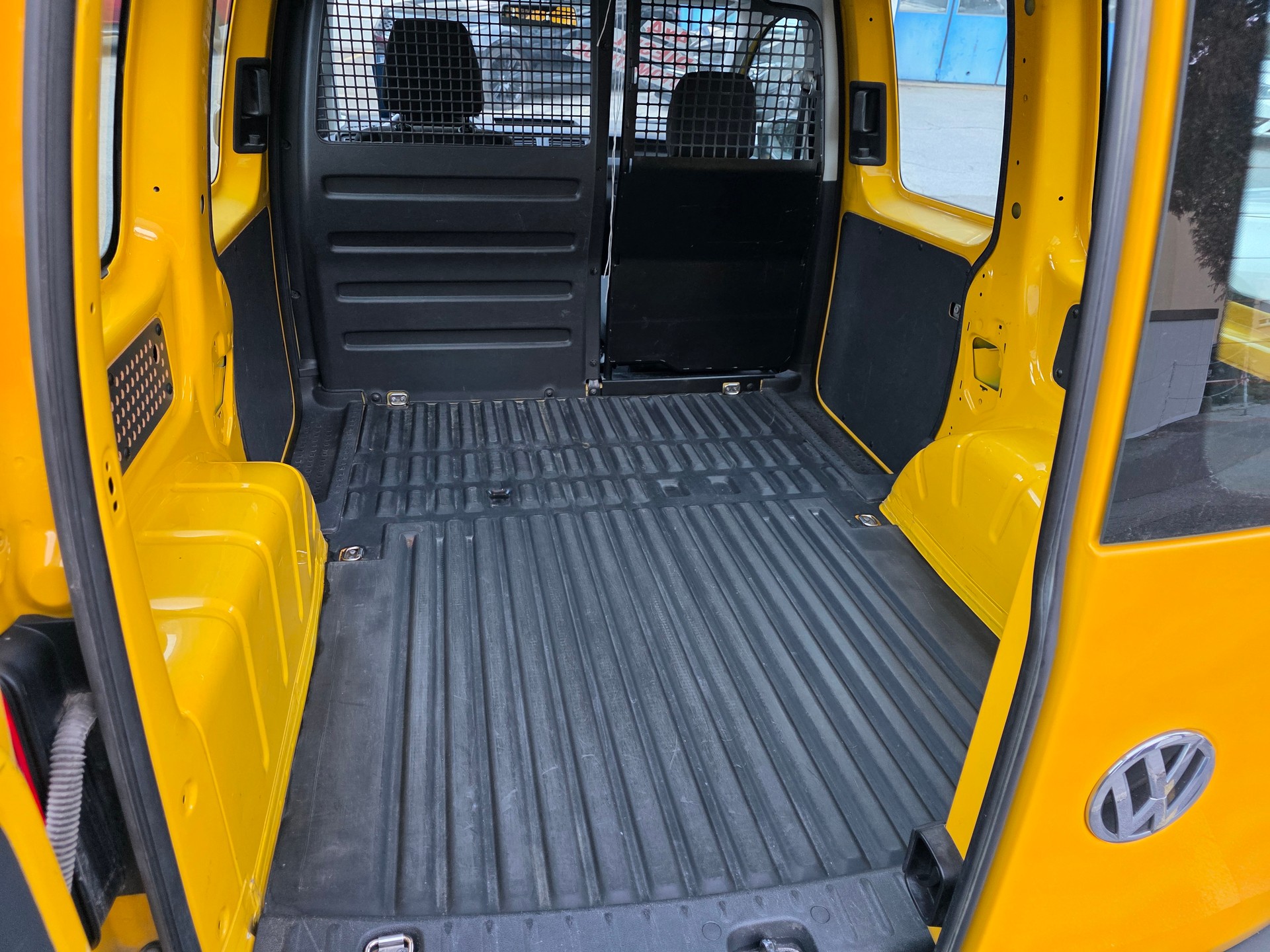 VW Caddy 2.0TDI 4Motion BlueMotion Technology DSG-image-11