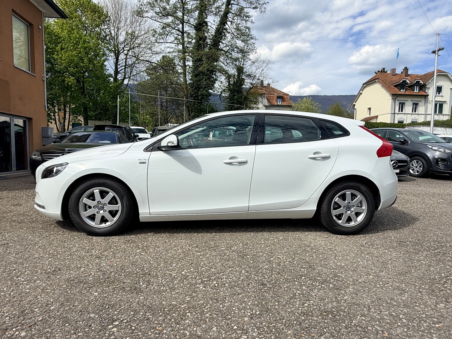 VOLVO V40 Cross Country D2 Momentum-showroom-element-3