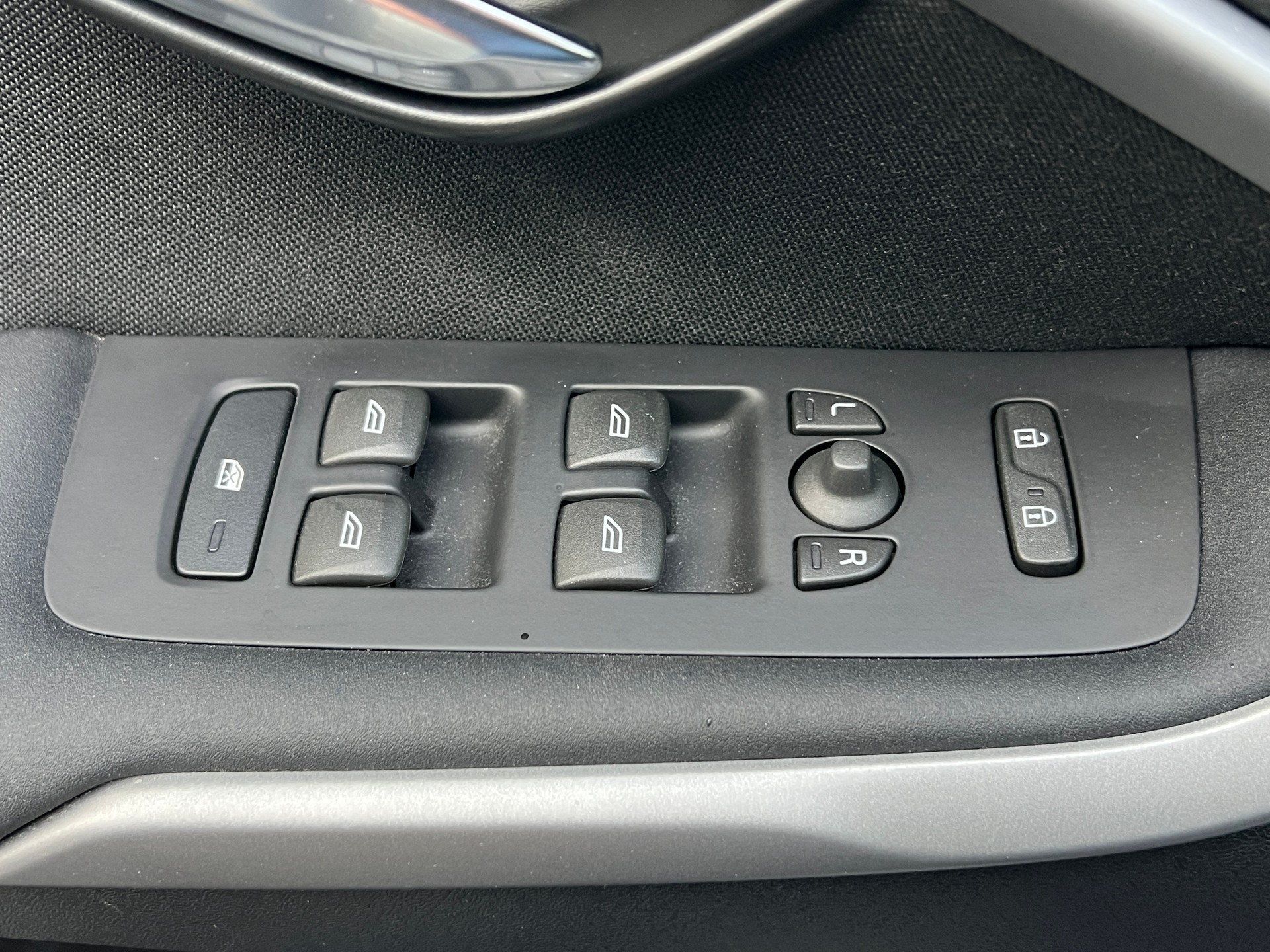 VOLVO V40 Cross Country D2 Momentum-image-15