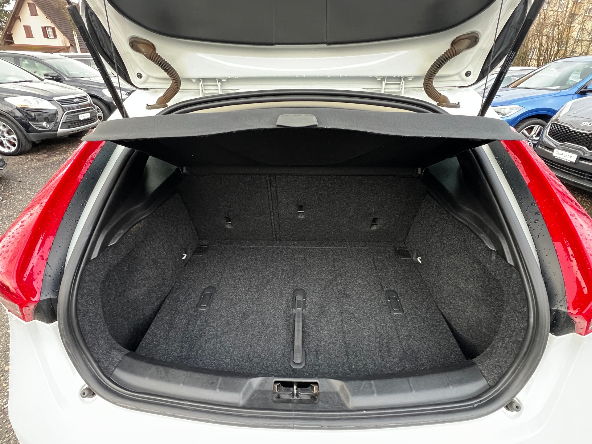 VOLVO V40 Cross Country D2 Momentum-image-8