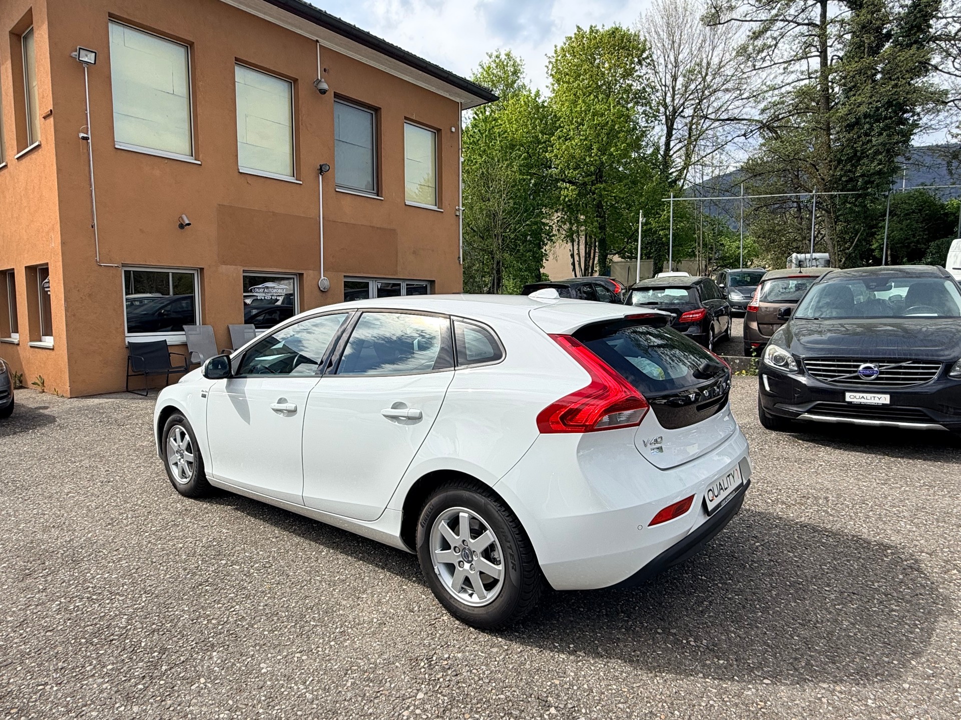 VOLVO V40 Cross Country D2 Momentum-image-6