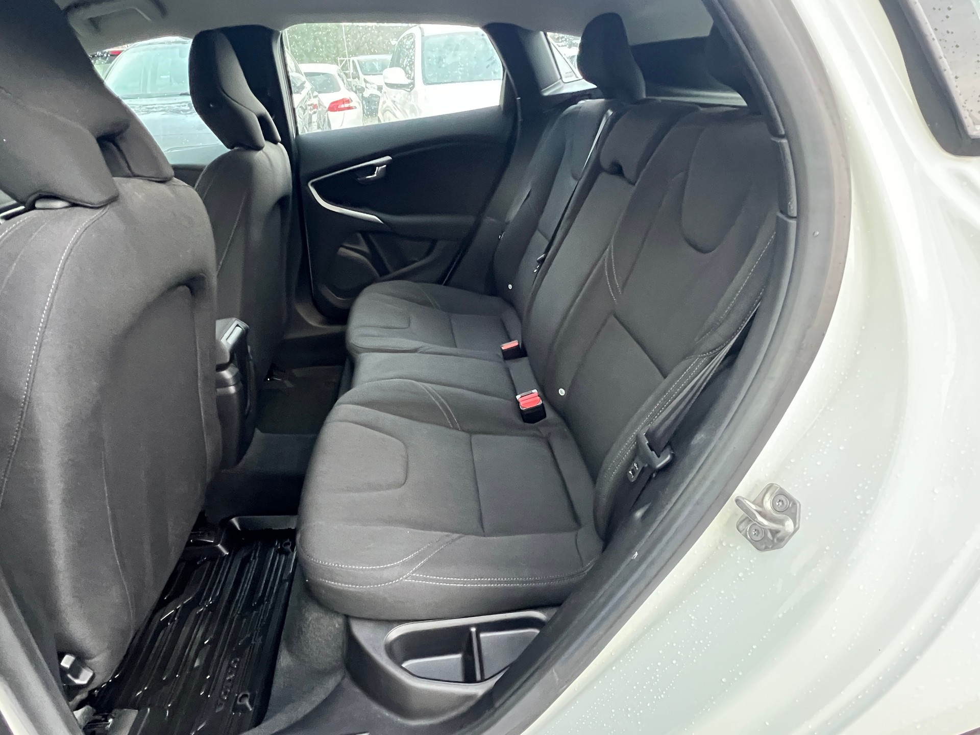 VOLVO V40 Cross Country D2 Momentum-image-16