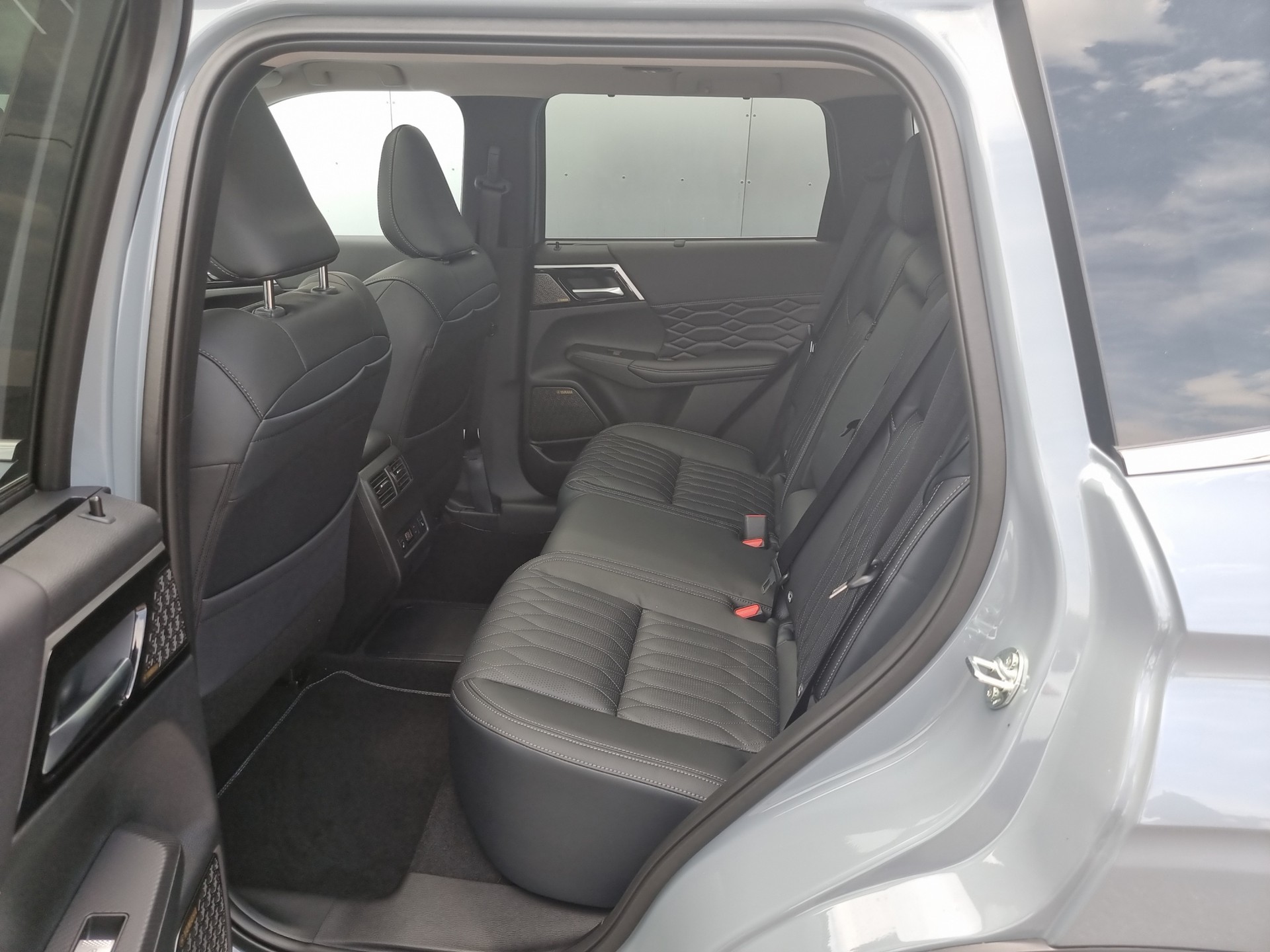 MITSUBISHI Outlander 2.4 PHEV Instyle 4x4 Blackline-image-13