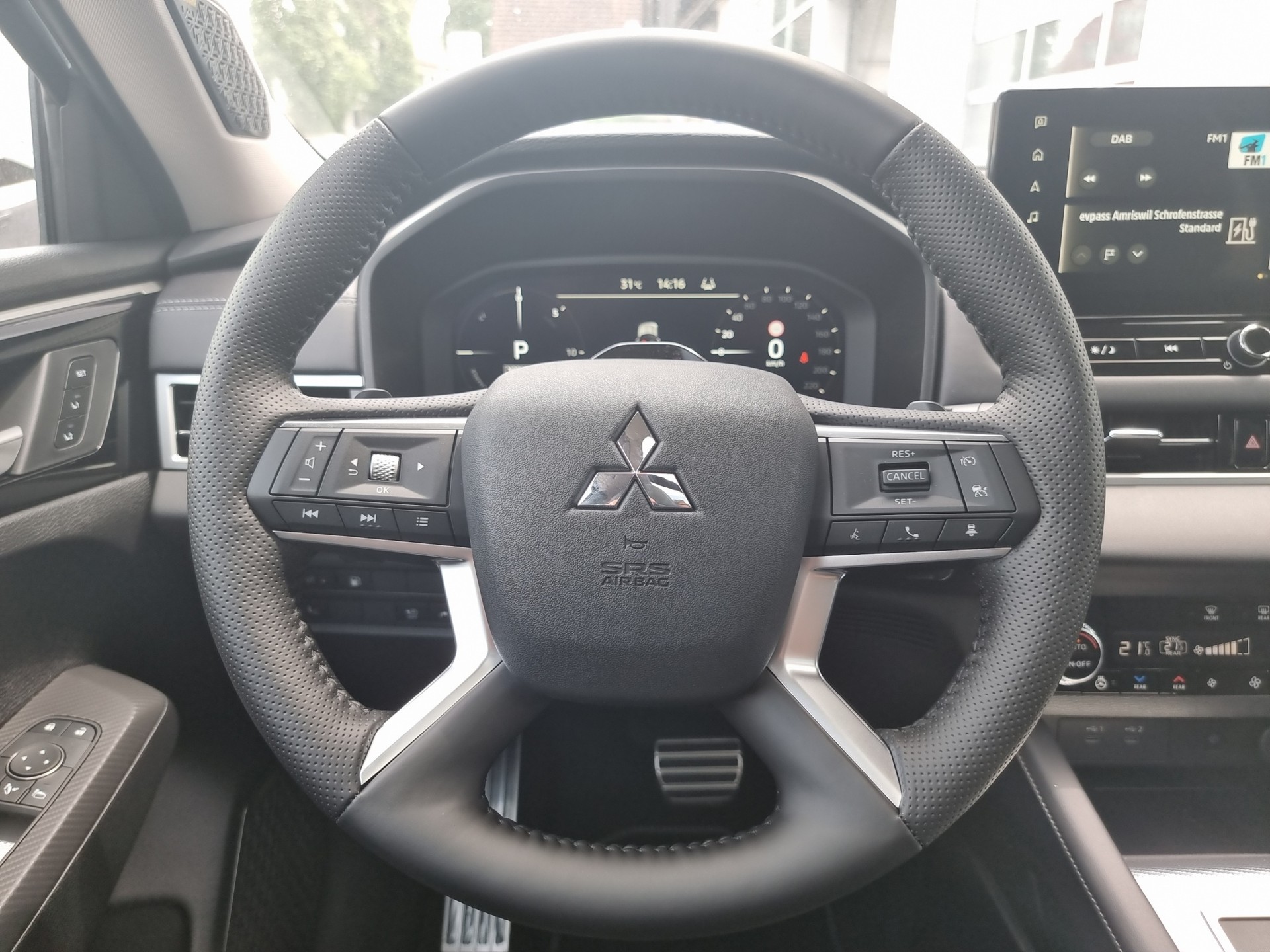 MITSUBISHI Outlander 2.4 PHEV Instyle 4x4 Blackline-image-9