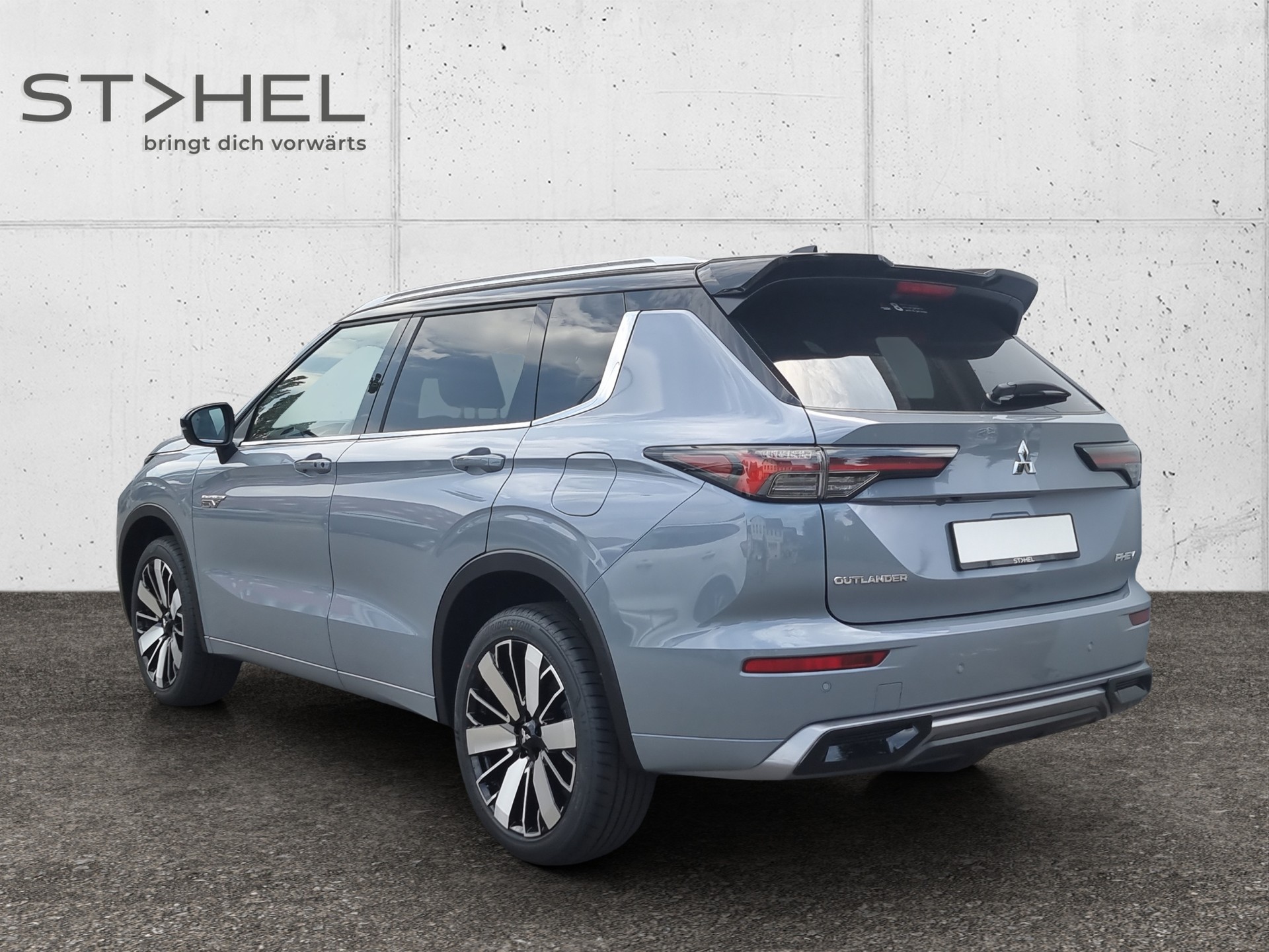 MITSUBISHI Outlander 2.4 PHEV Instyle 4x4 Blackline-image-2