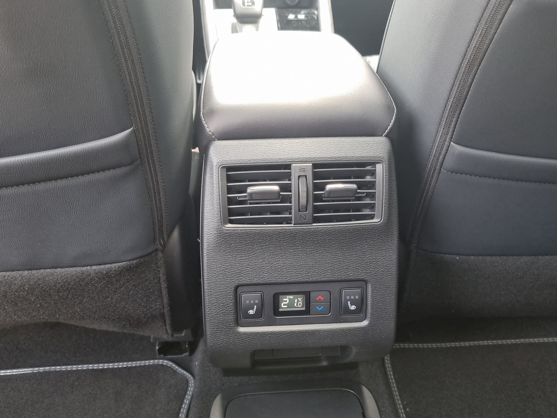 MITSUBISHI Outlander 2.4 PHEV Instyle 4x4 Blackline-image-14