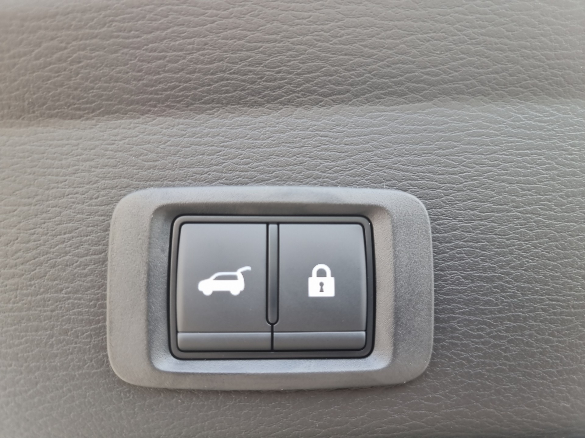 MITSUBISHI Outlander 2.4 PHEV Instyle 4x4 Blackline-image-16