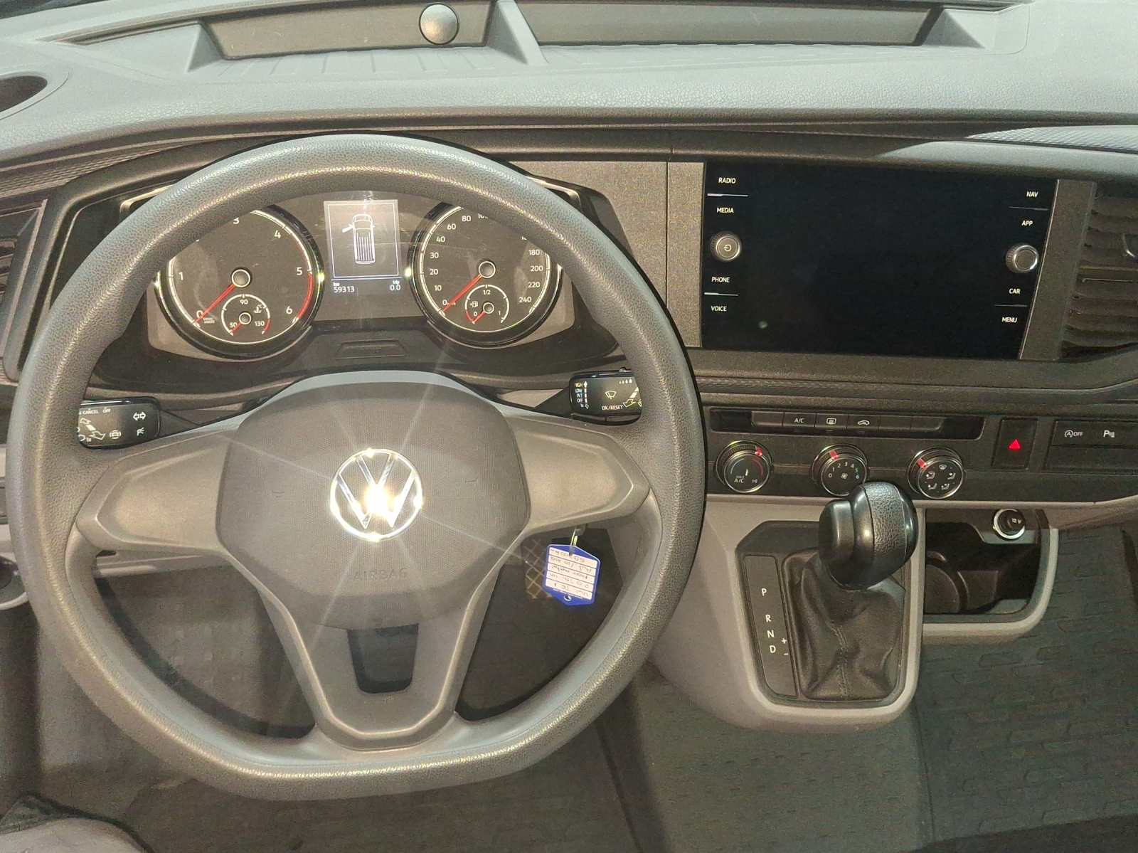 VW T6.1 2.0 TDI 4Motion DSG-image-8