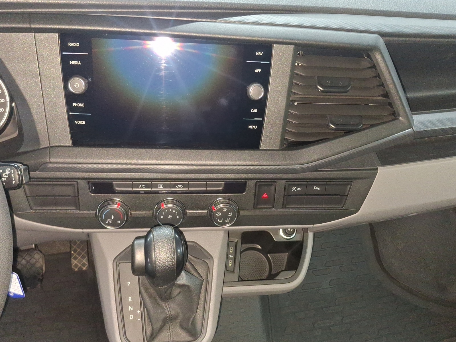 VW T6.1 2.0 TDI 4Motion DSG-image-10