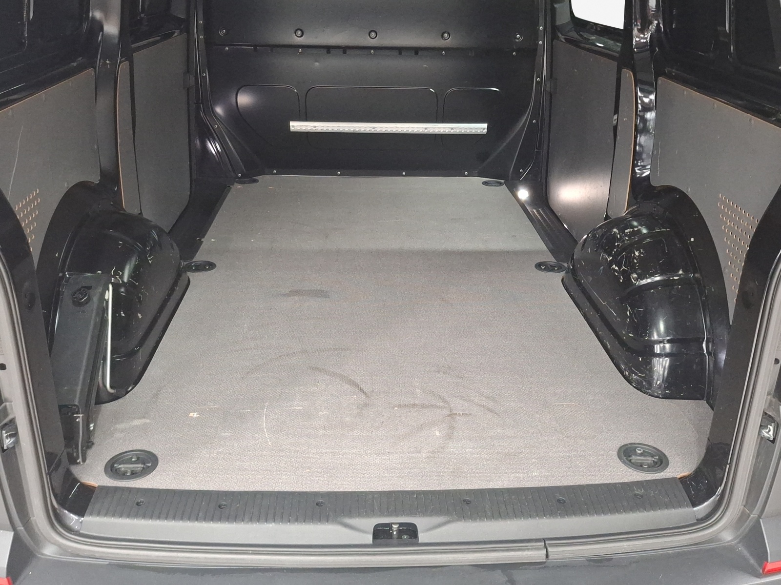 VW T6.1 2.0 TDI 4Motion DSG-image-12