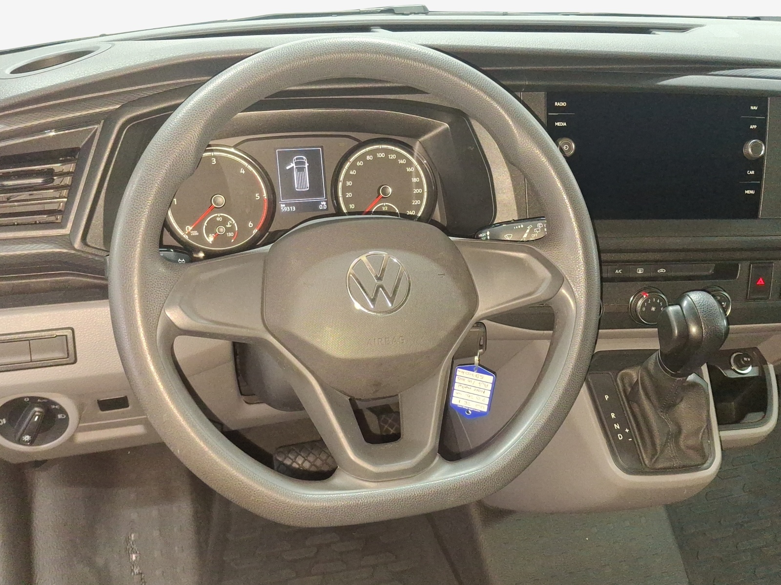 VW T6.1 2.0 TDI 4Motion DSG-image-9