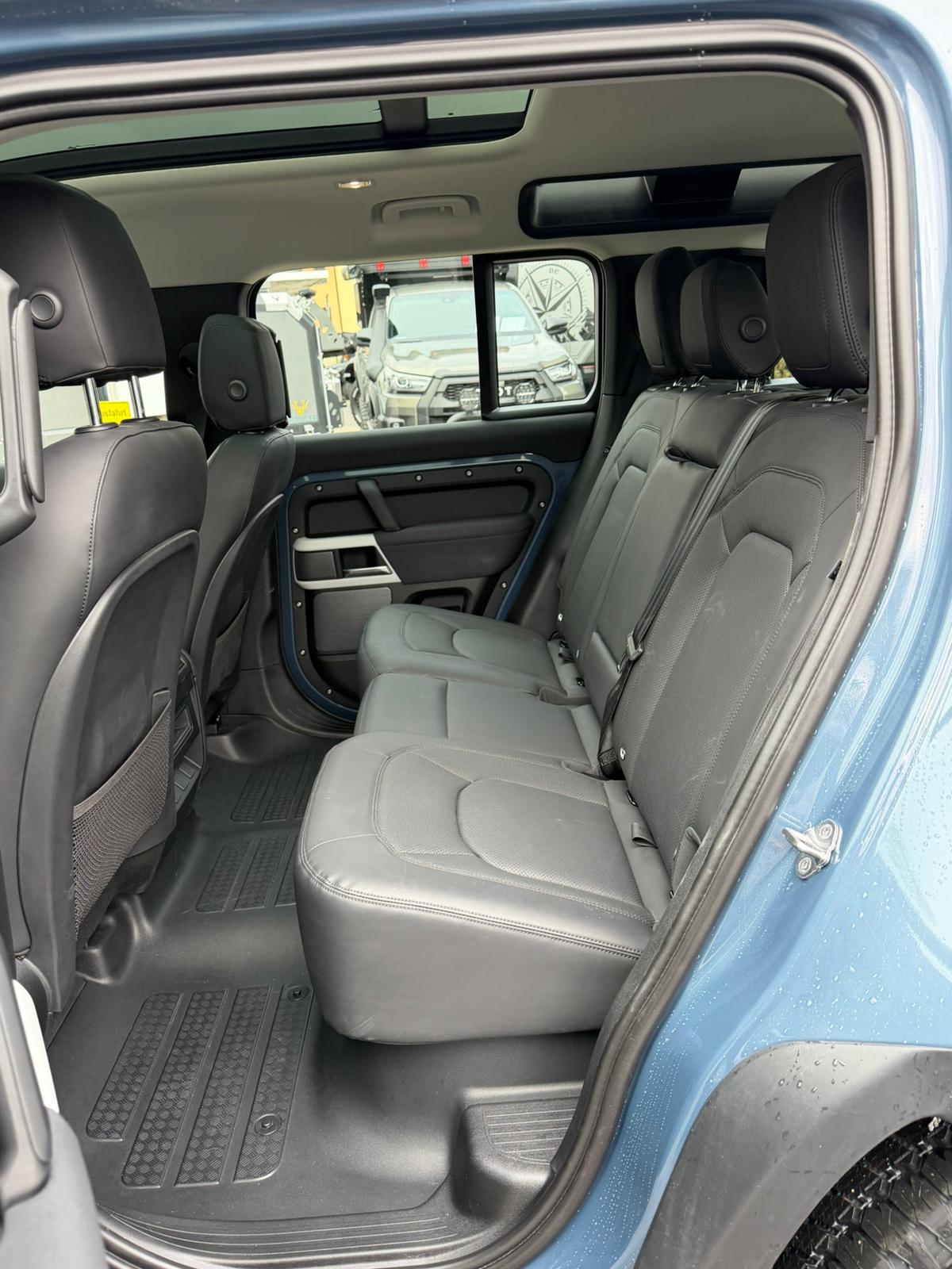 LAND ROVER Defender 110 P400 I6 X 3.0 AT8-image-8