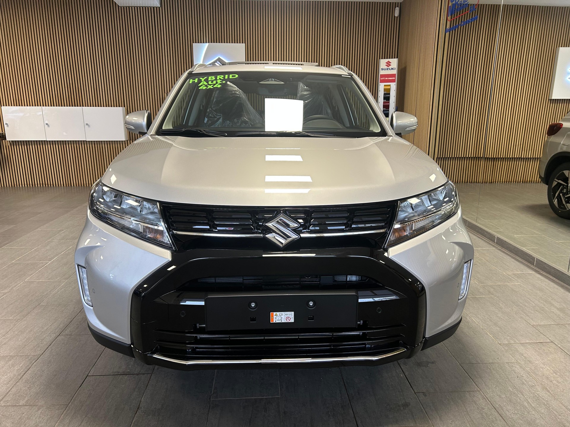 SUZUKI Vitara 1.4 T Sakura Top Hybrid 4x4-image-4