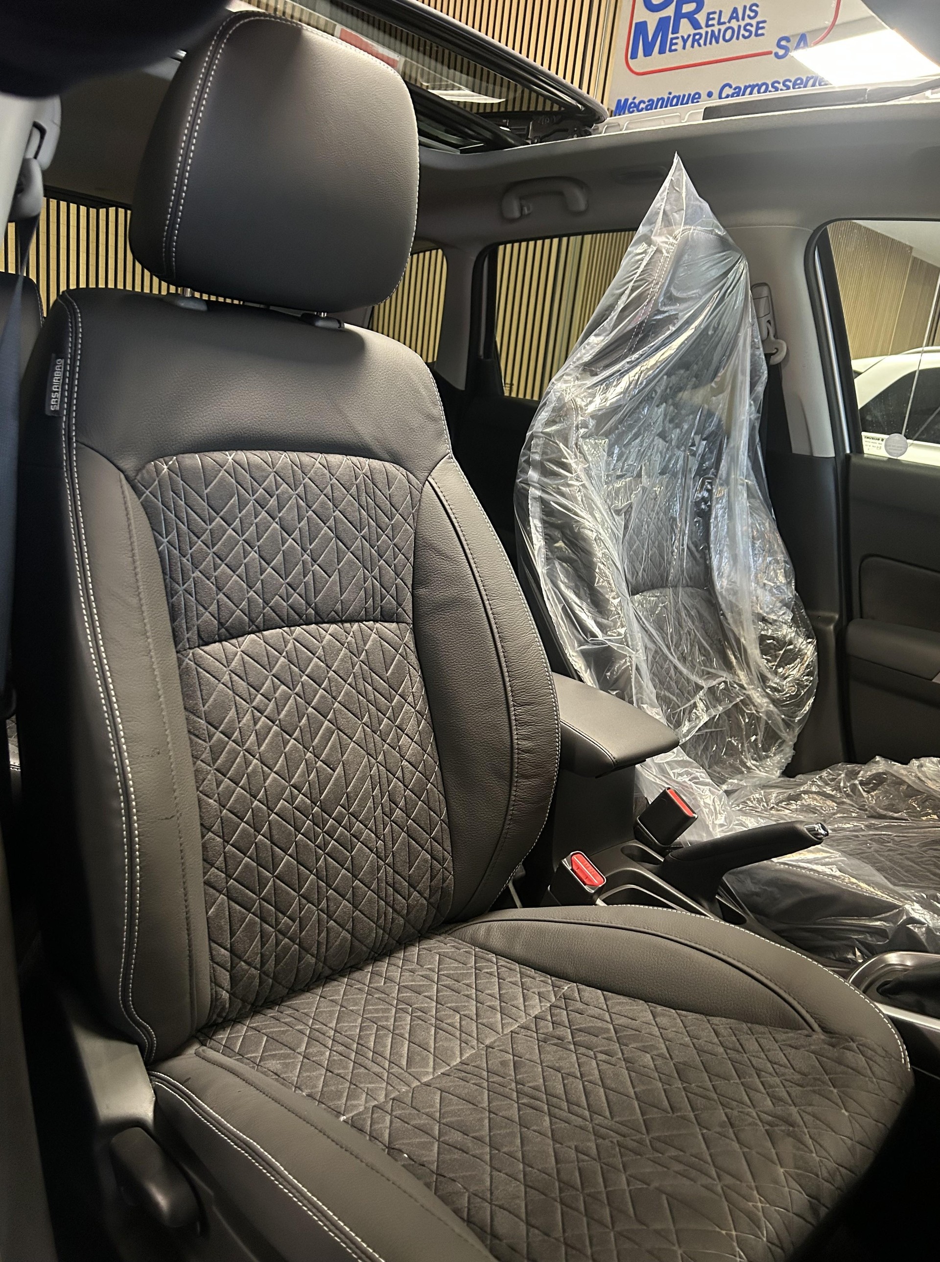 SUZUKI Vitara 1.4 T Sakura Top Hybrid 4x4-image-17