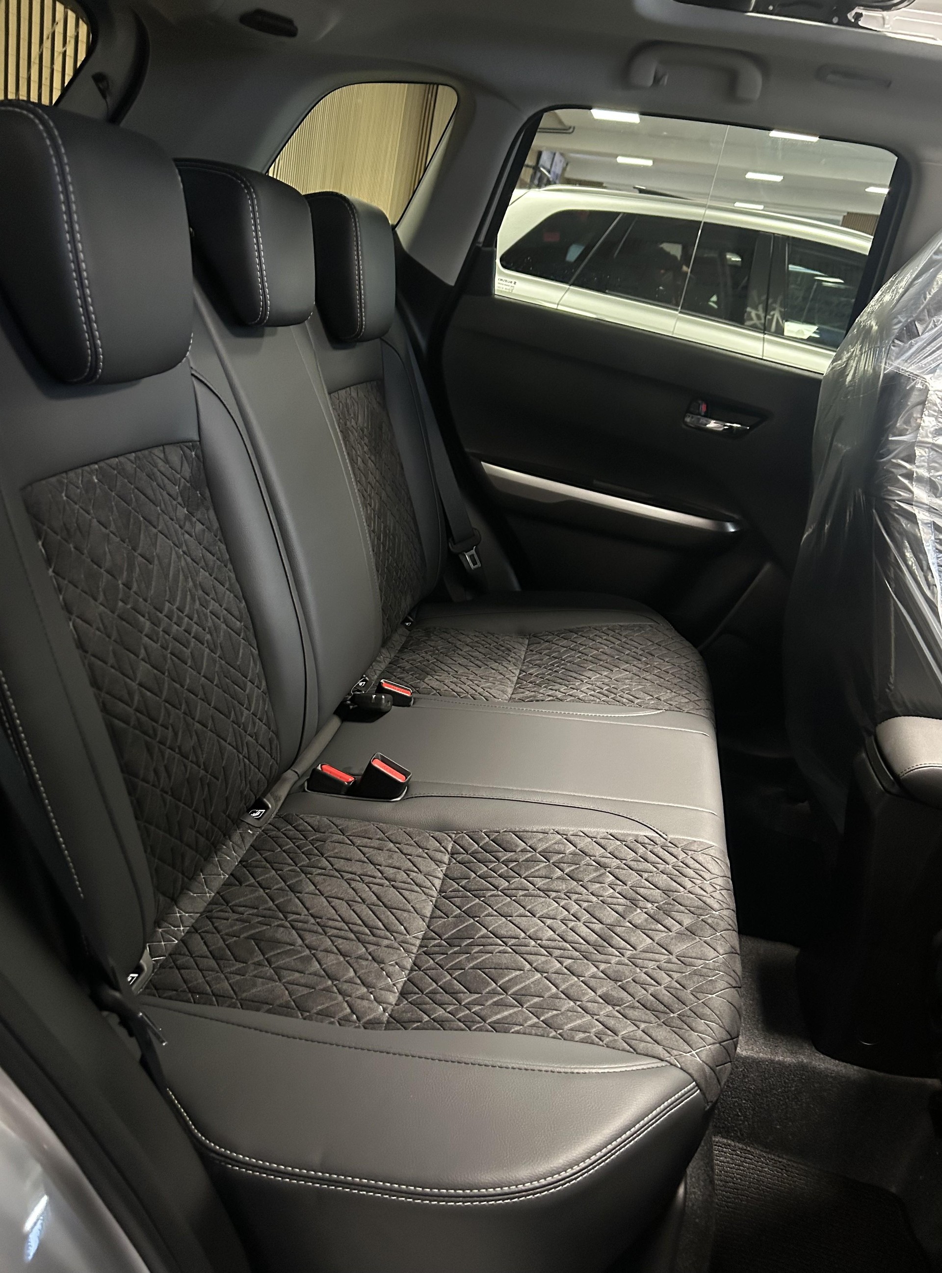 SUZUKI Vitara 1.4 T Sakura Top Hybrid 4x4-image-18