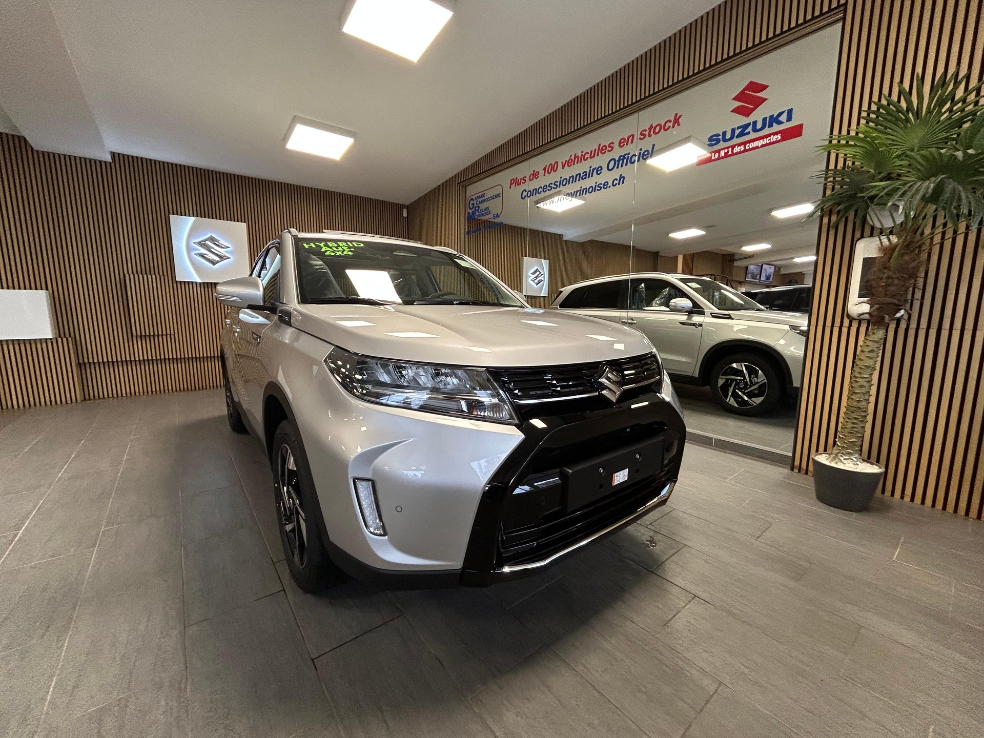 SUZUKI Vitara 1.4 T Sakura Top Hybrid 4x4-image-3