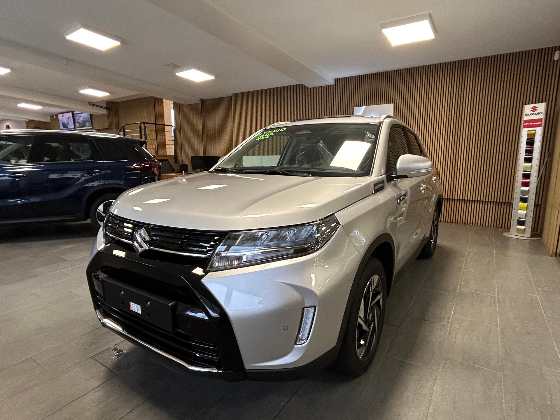 SUZUKI Vitara 1.4 T Sakura Top Hybrid 4x4-image-5