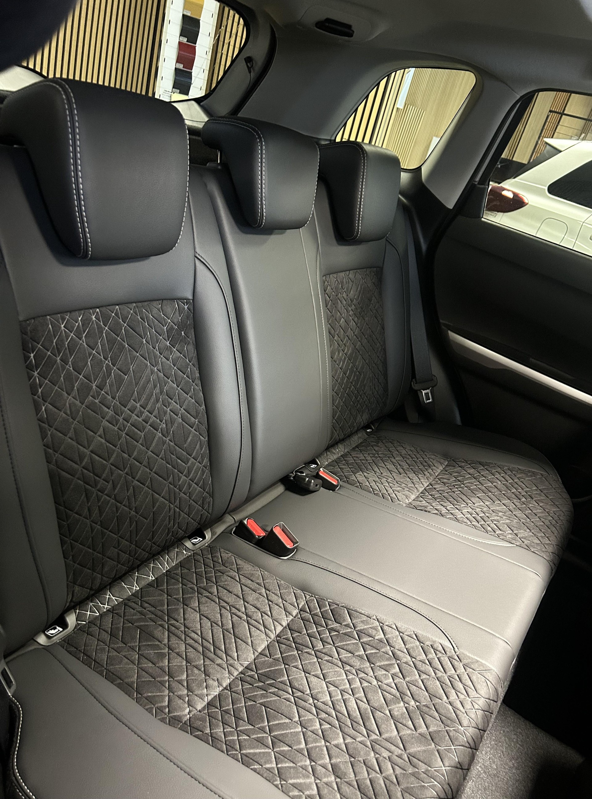 SUZUKI Vitara 1.4 T Sakura Top Hybrid 4x4-image-19