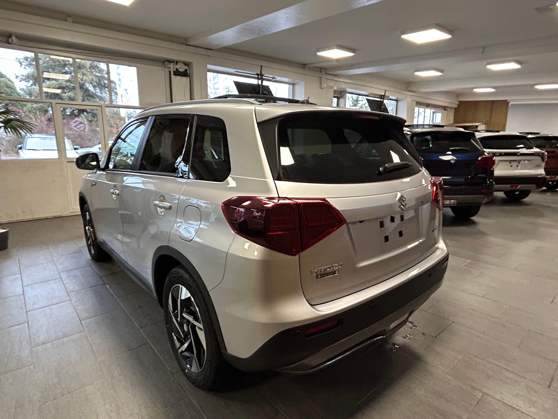 SUZUKI Vitara 1.4 T Sakura Top Hybrid 4x4-image-6