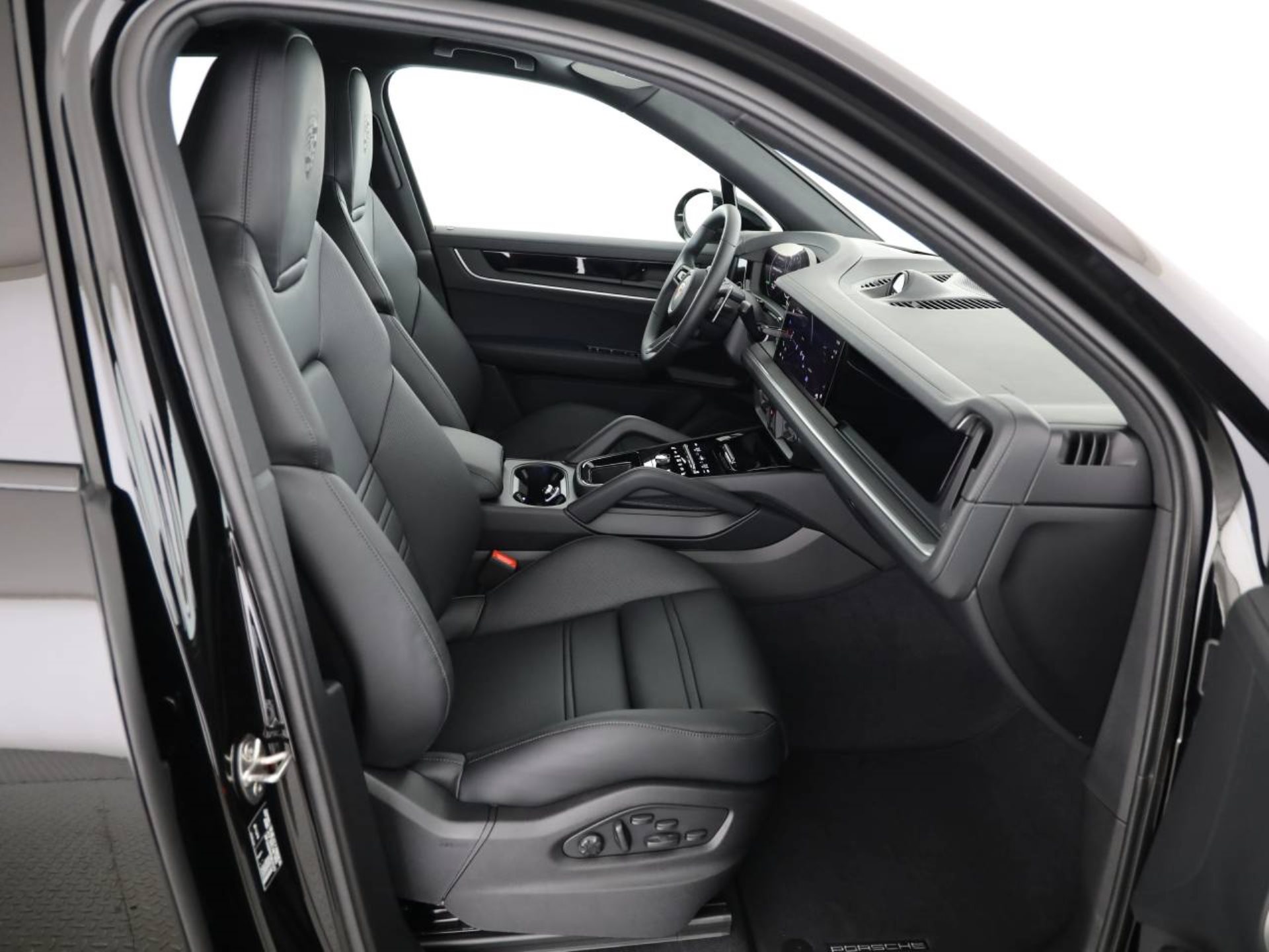 PORSCHE Cayenne S-image-15