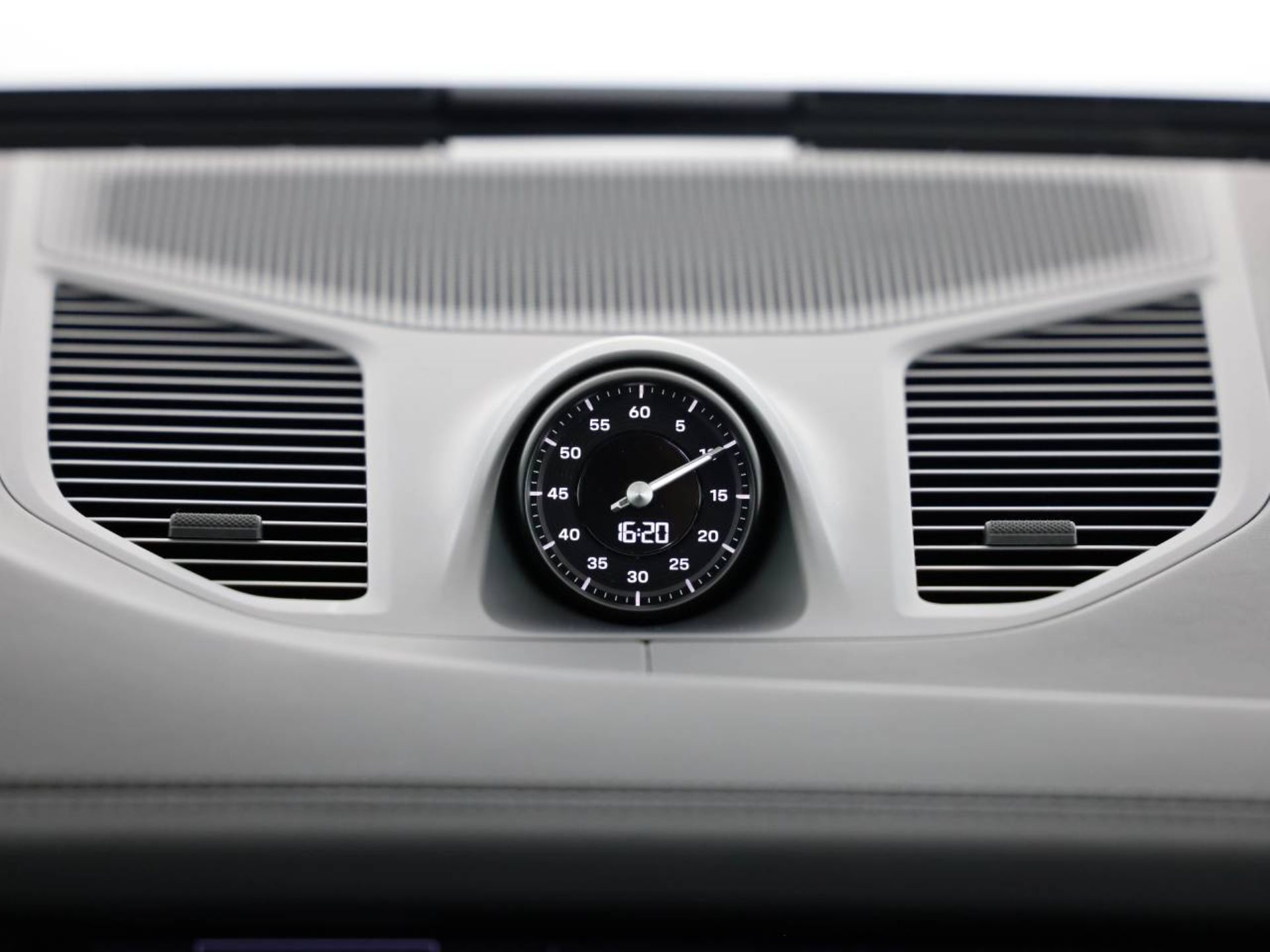 PORSCHE Cayenne S-image-11