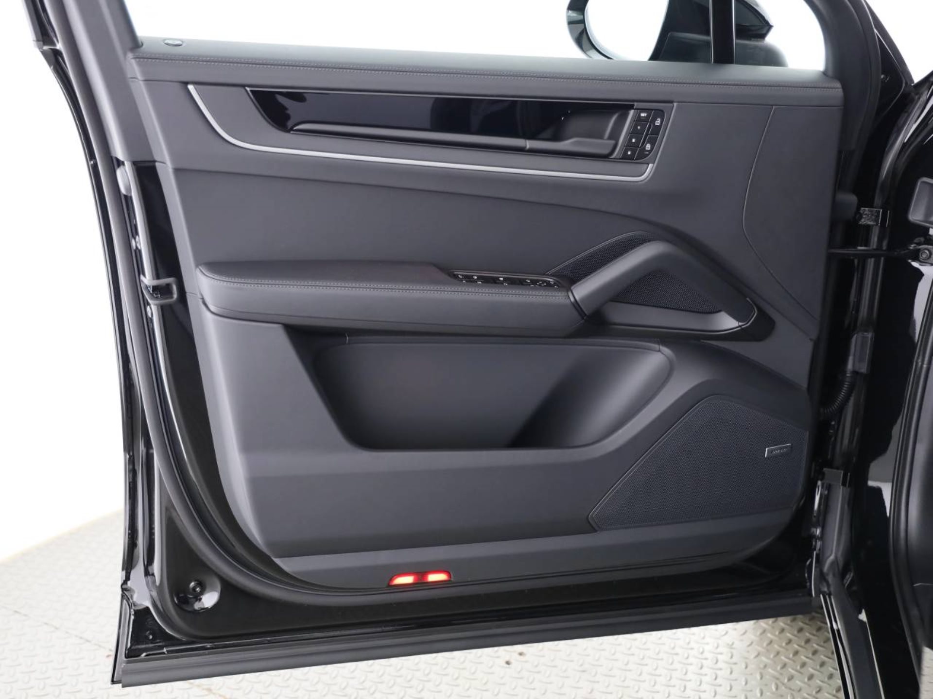 PORSCHE Cayenne S-image-17