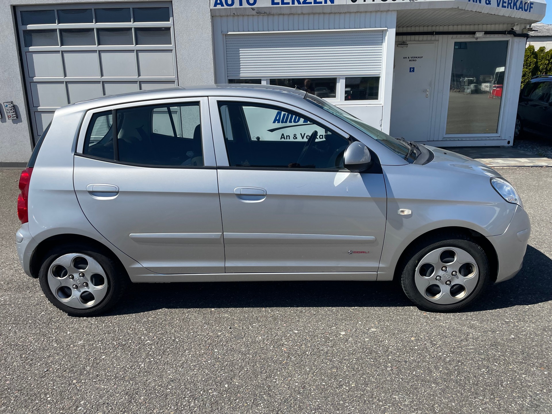 KIA Picanto 1.1 Trend Automatic-image-3