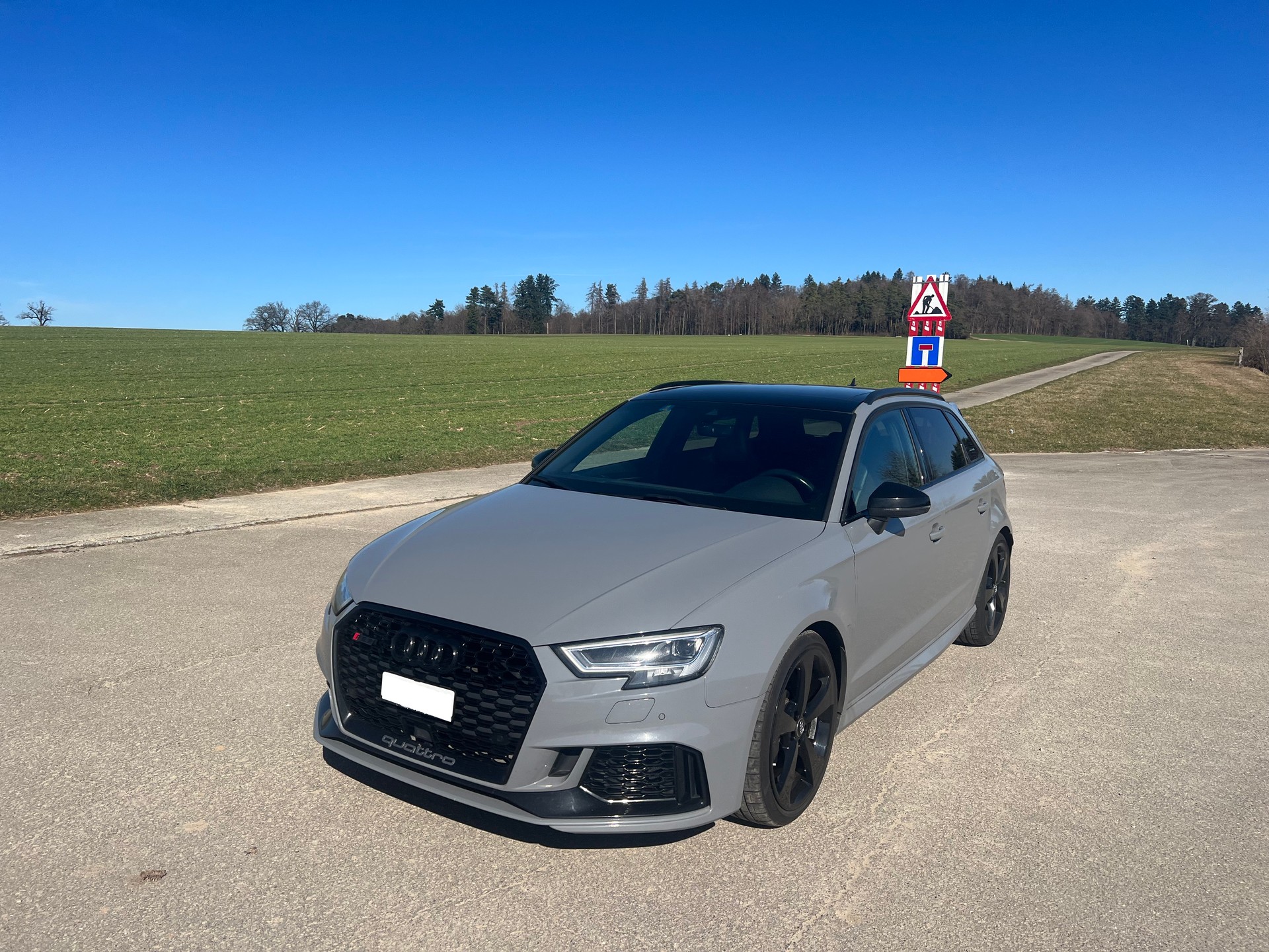 AUDI RS3 Sportback 2.5 TSI quattro S-tronic-image-2