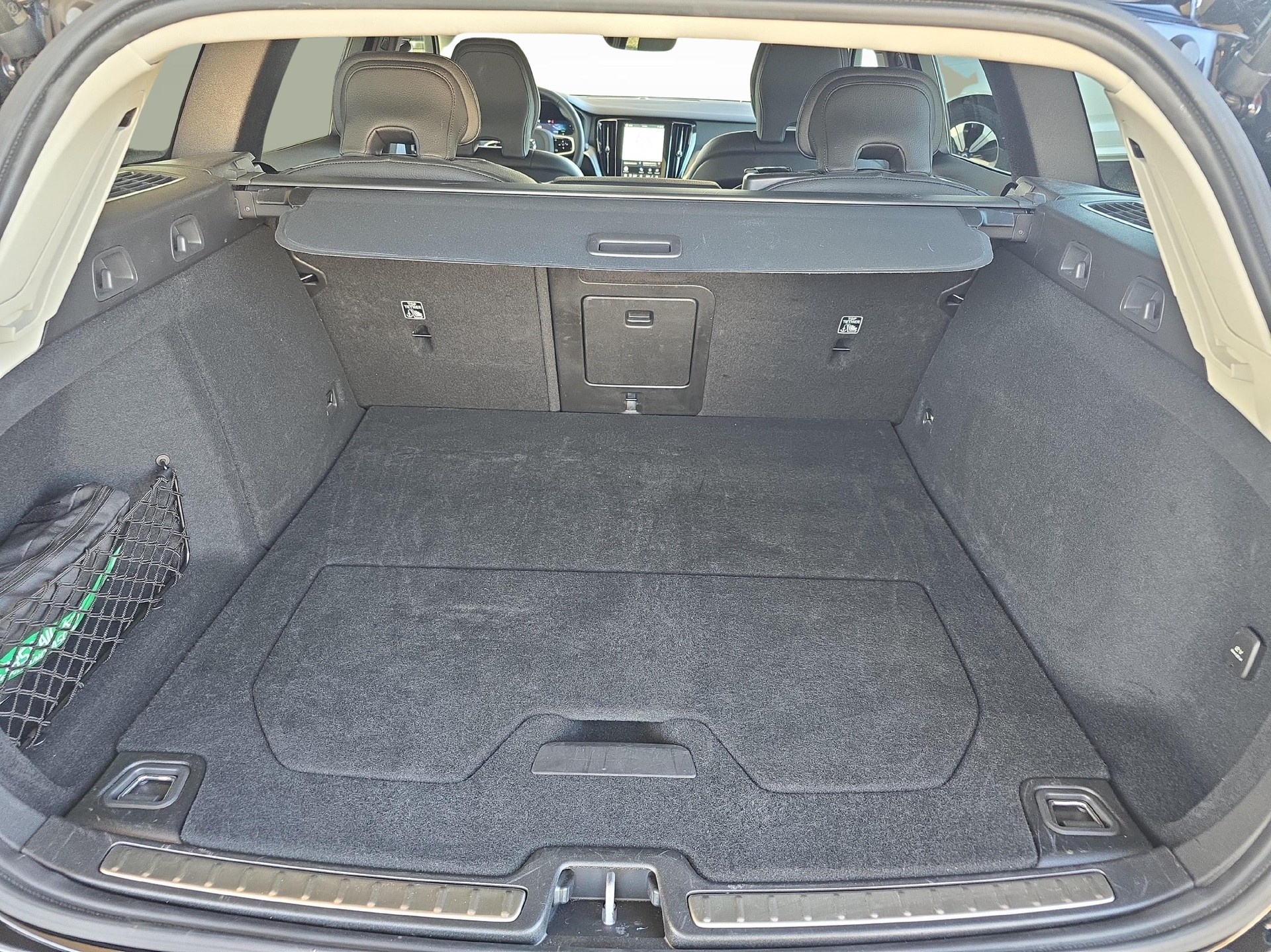 VOLVO V60 2.0 T6 TE Plus Dark eAWD-image-12