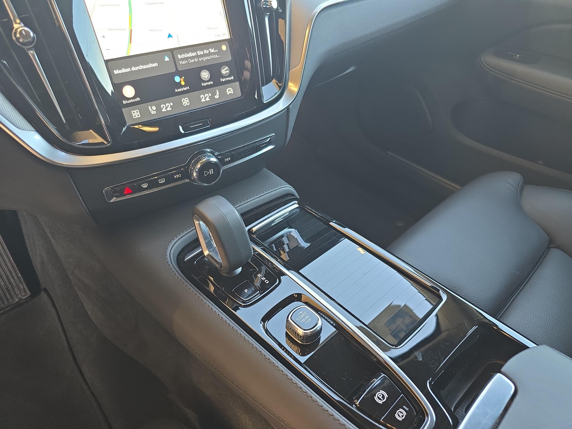 VOLVO V60 2.0 T6 TE Plus Dark eAWD-image-16