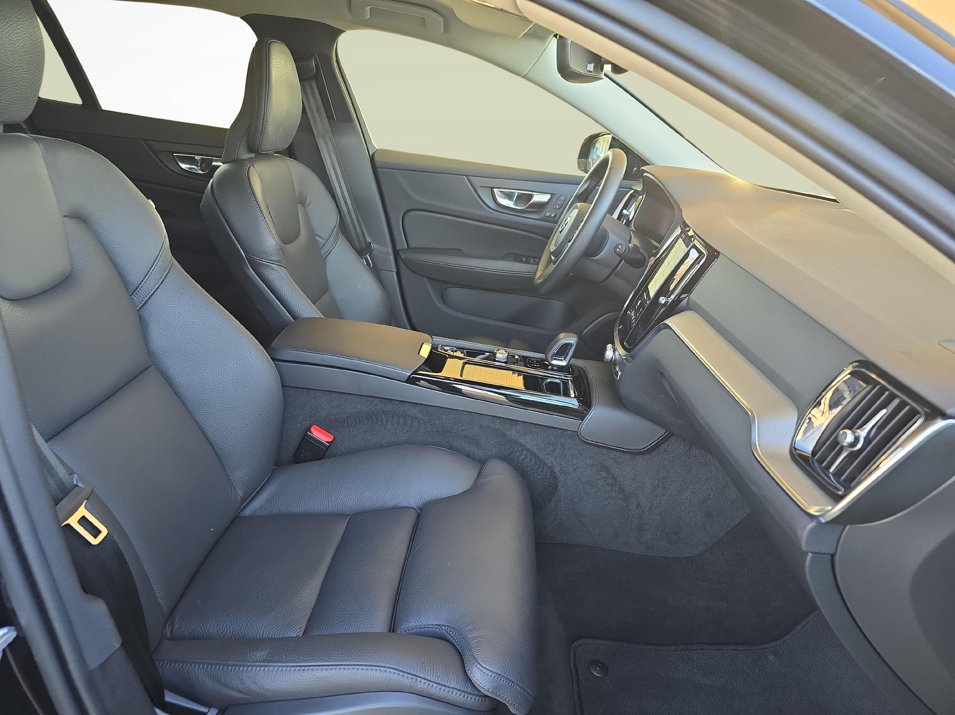 VOLVO V60 2.0 T6 TE Plus Dark eAWD-image-10