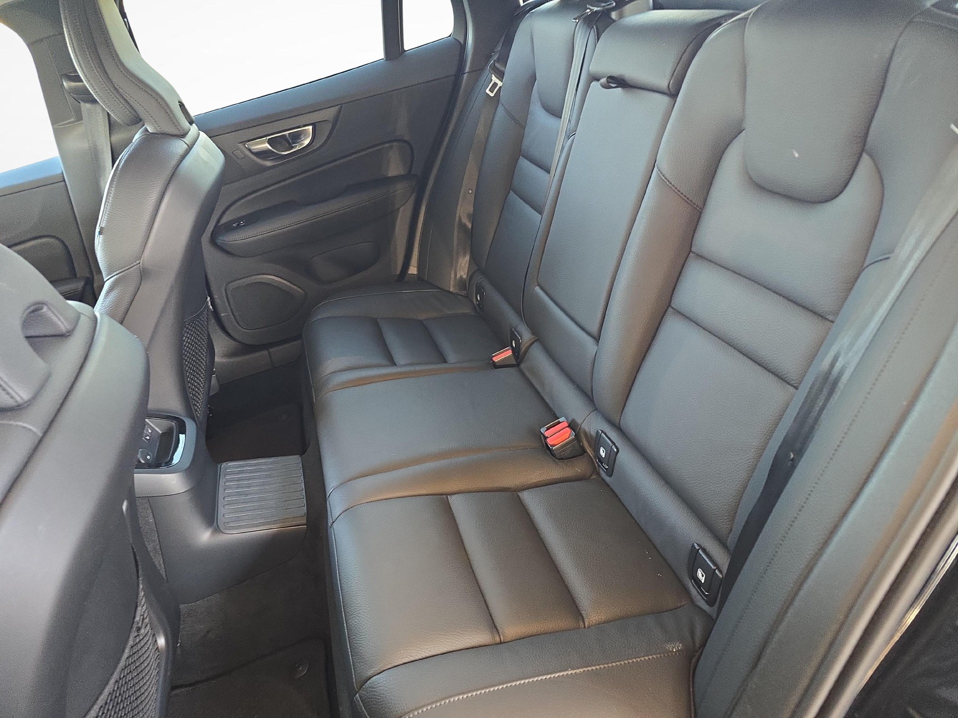 VOLVO V60 2.0 T6 TE Plus Dark eAWD-image-11