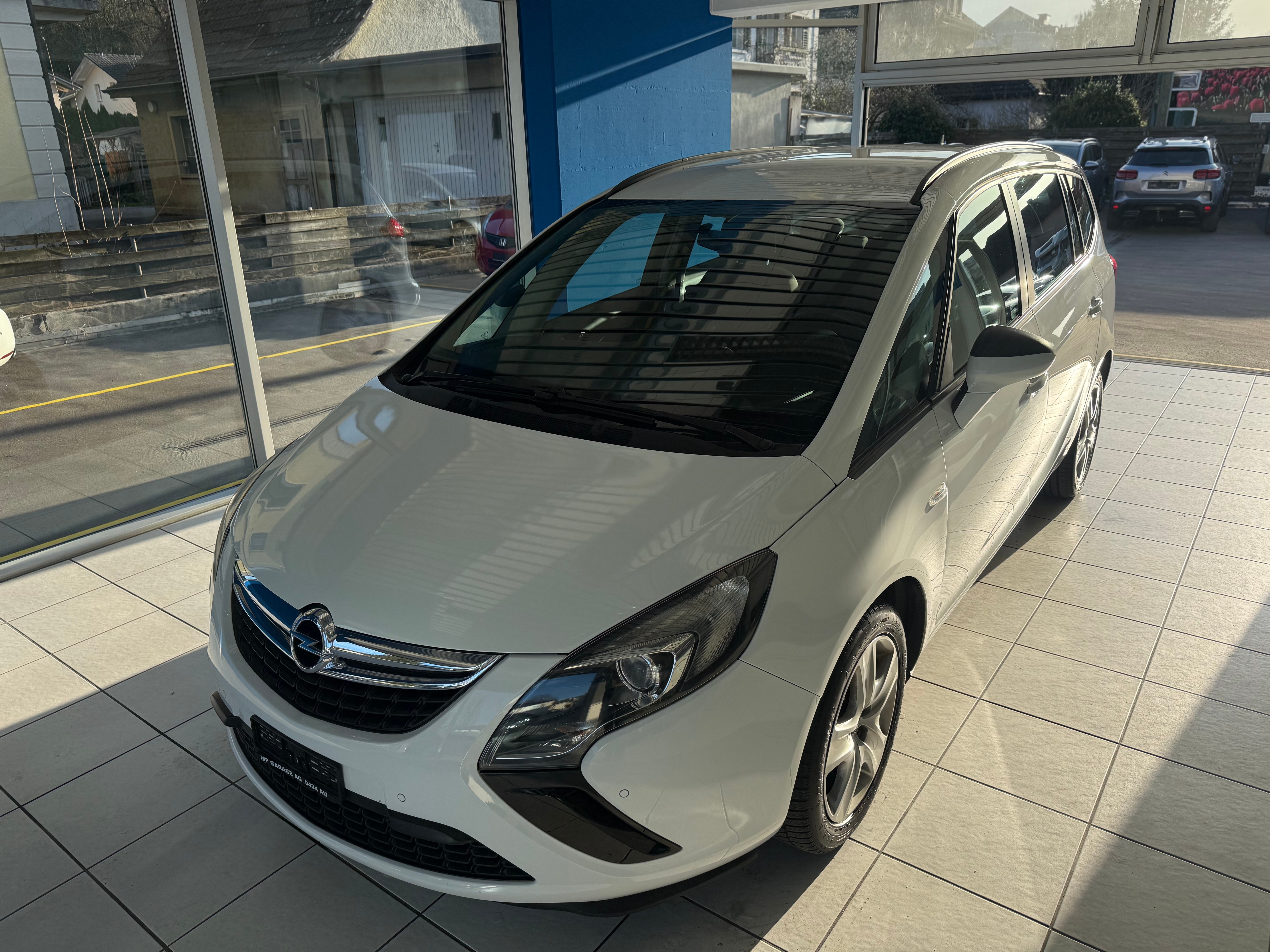Car photo